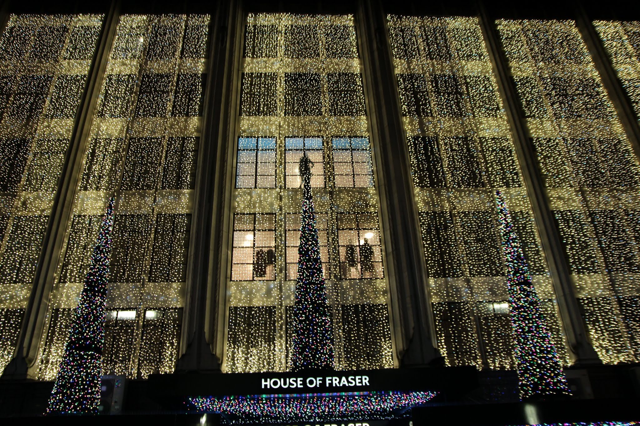 Sigma 17-70mm F2.8-4 DC Macro OS HSM sample photo. Wall of light london photography