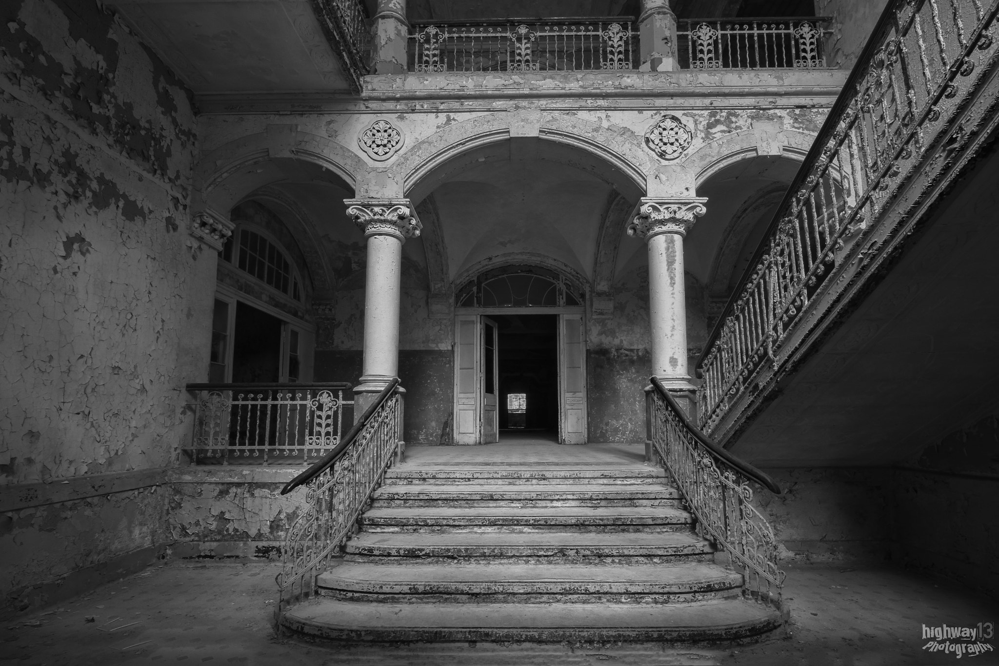 Canon EOS 7D + Sigma 10-20mm F4-5.6 EX DC HSM sample photo. Please come inside beelitz heilstätten photography
