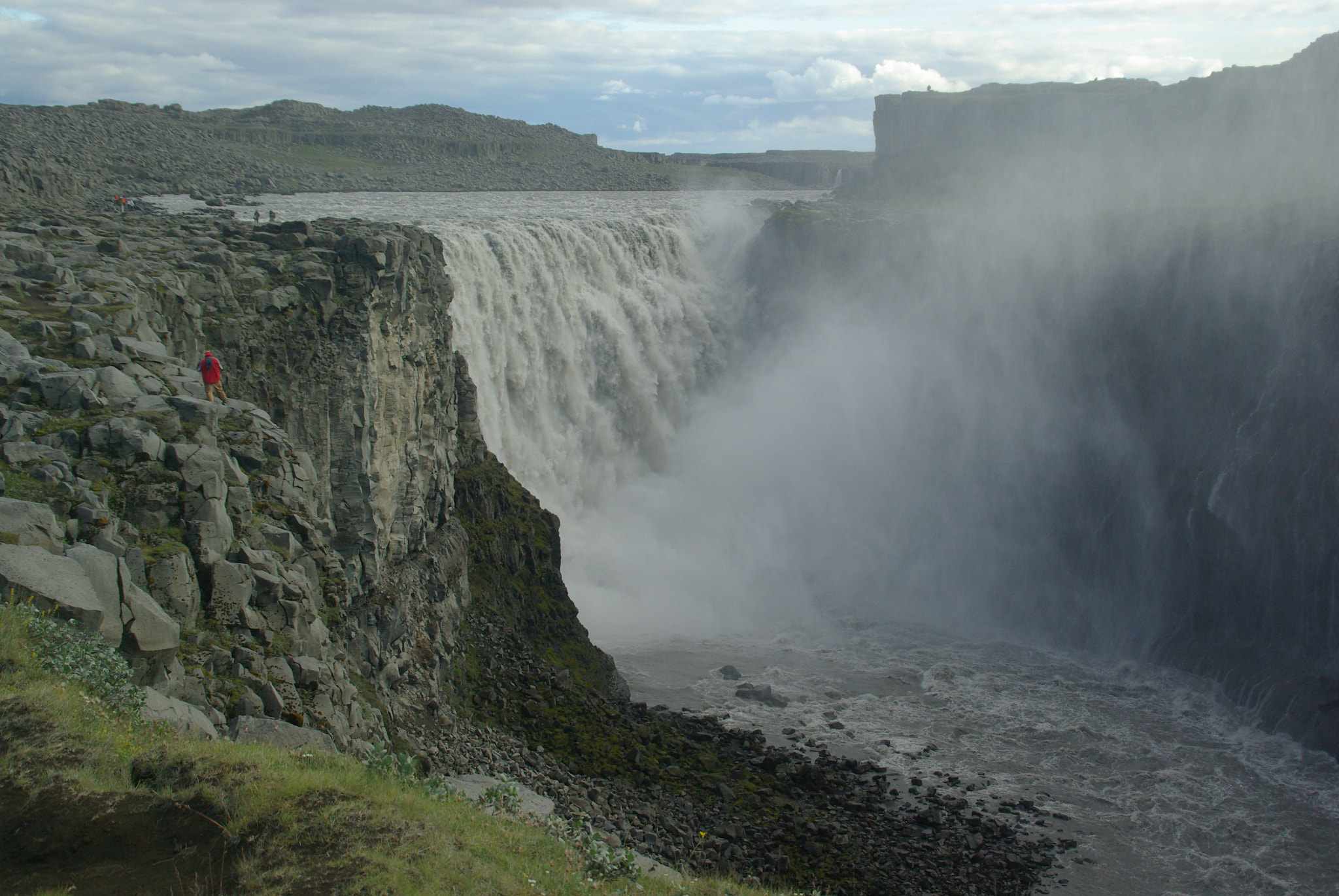 Pentax K10D + Tamron AF 18-200mm F3.5-6.3 XR Di II LD Aspherical (IF) Macro sample photo. Ijsland detifoss photography