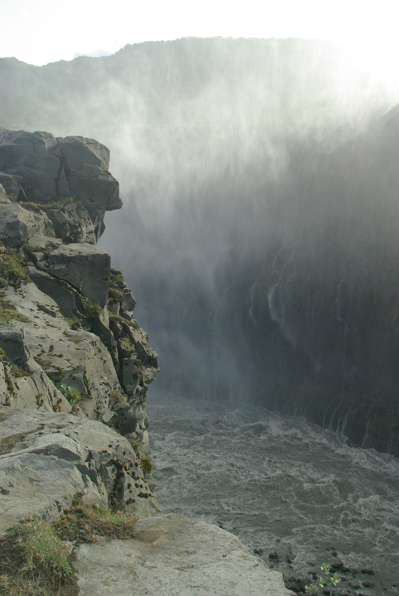 Tamron AF 18-200mm F3.5-6.3 XR Di II LD Aspherical (IF) Macro sample photo. Ijsland detifoss photography