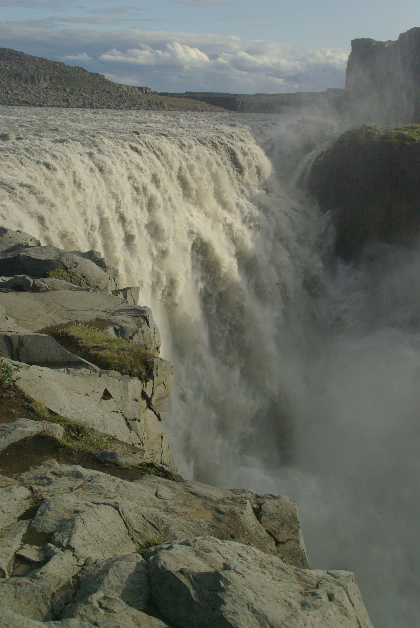 Pentax K10D + Tamron AF 18-200mm F3.5-6.3 XR Di II LD Aspherical (IF) Macro sample photo. Ijsland detifoss photography