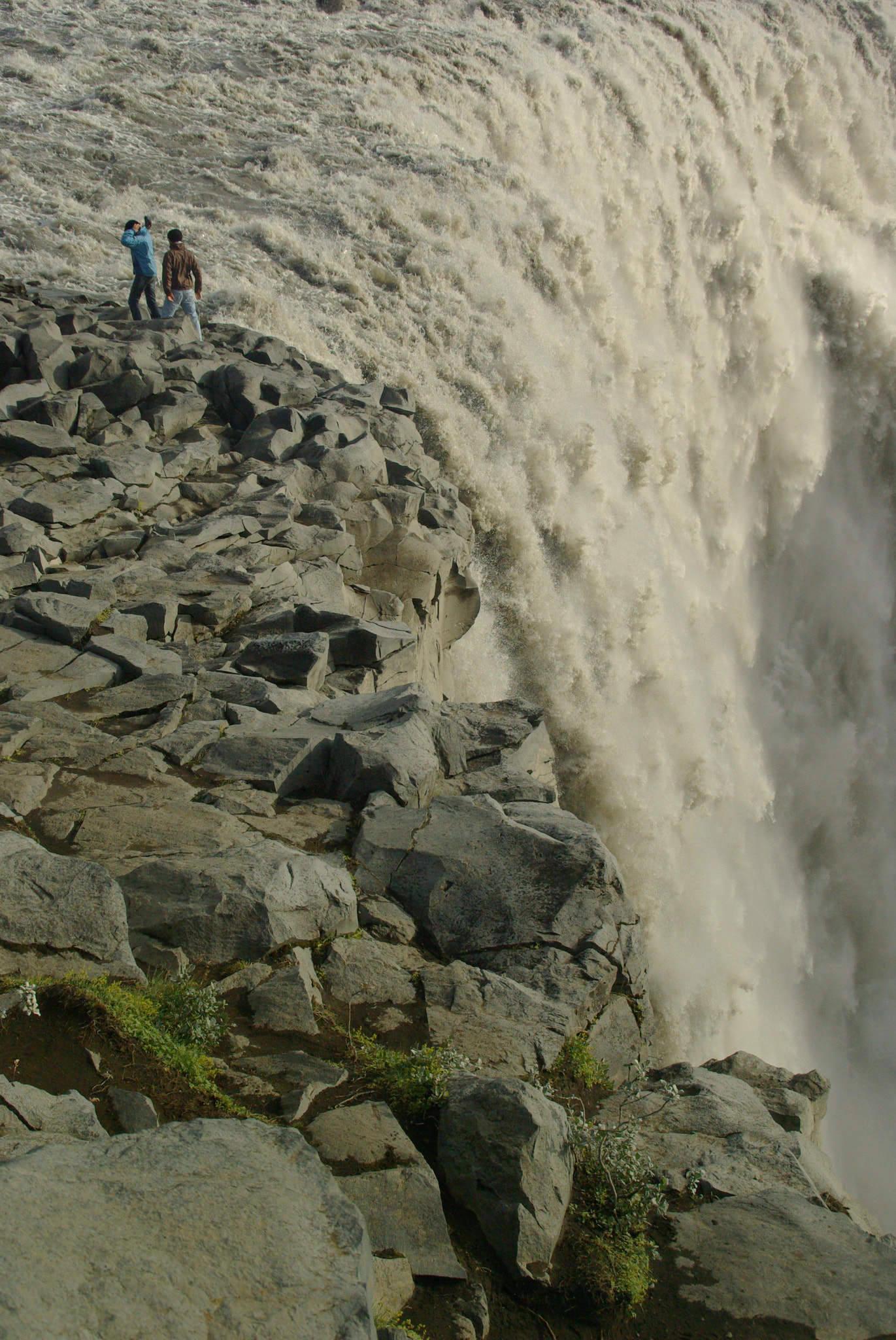 Pentax K10D + Tamron AF 18-200mm F3.5-6.3 XR Di II LD Aspherical (IF) Macro sample photo. Ijsland detifoss photography