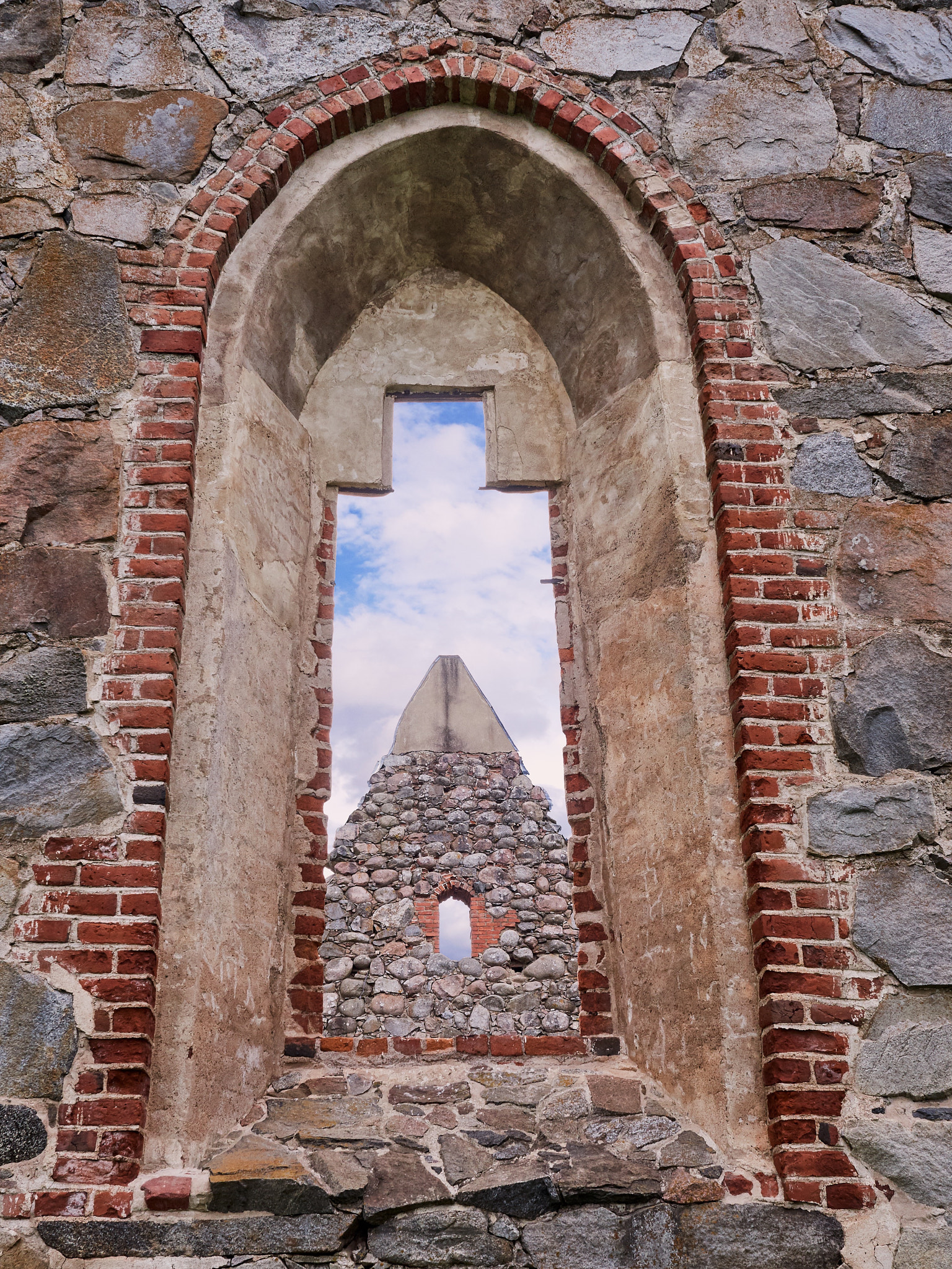 Olympus OM-D E-M5 II + Olympus M.ZUIKO DIGITAL ED 12-40mm 1:2.8 sample photo. Window of an old roofless church ruins on a beautiful sunny mid-summer day in finland photography