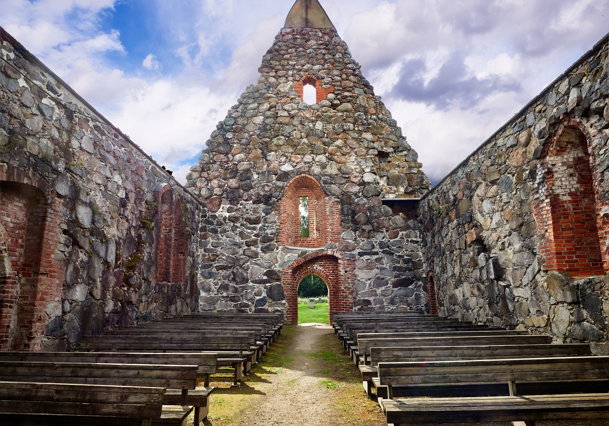 Olympus OM-D E-M5 II + Olympus M.ZUIKO DIGITAL ED 12-40mm 1:2.8 sample photo. Old roofless church ruins on a beautiful sunny mid-summer day in finland photography