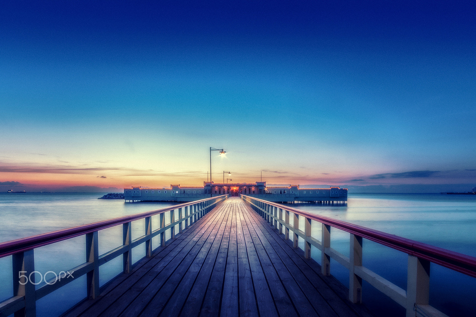 Canon EF-S 10-22mm F3.5-4.5 USM sample photo. Blue hour photography