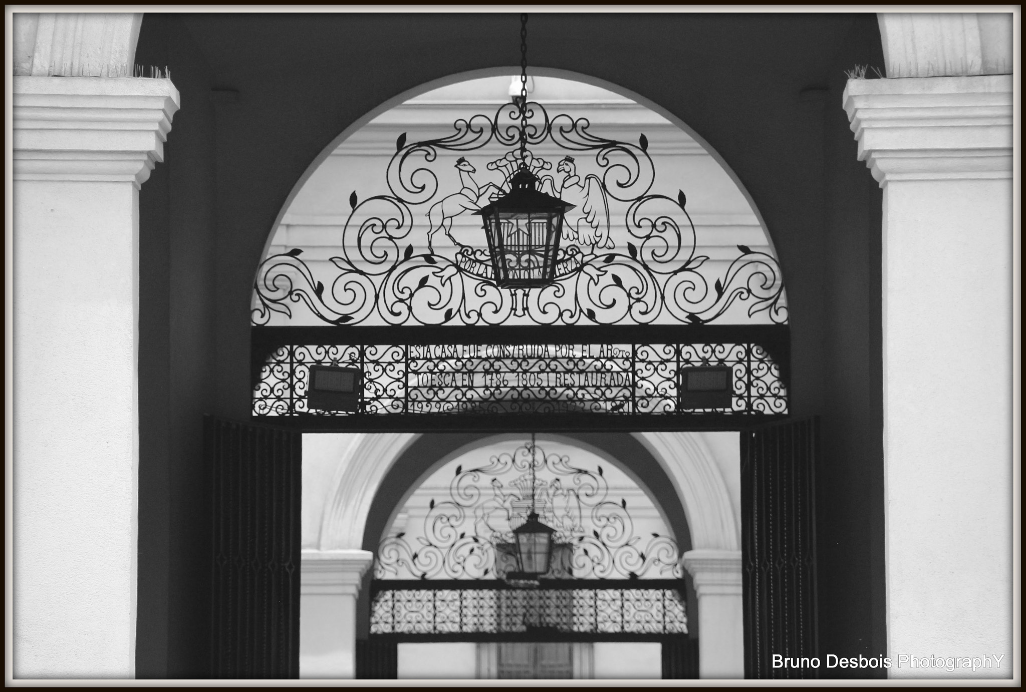 Sigma 18-200mm f/3.5-6.3 DC OS sample photo. Entry of the moneda - santiago de chile photography