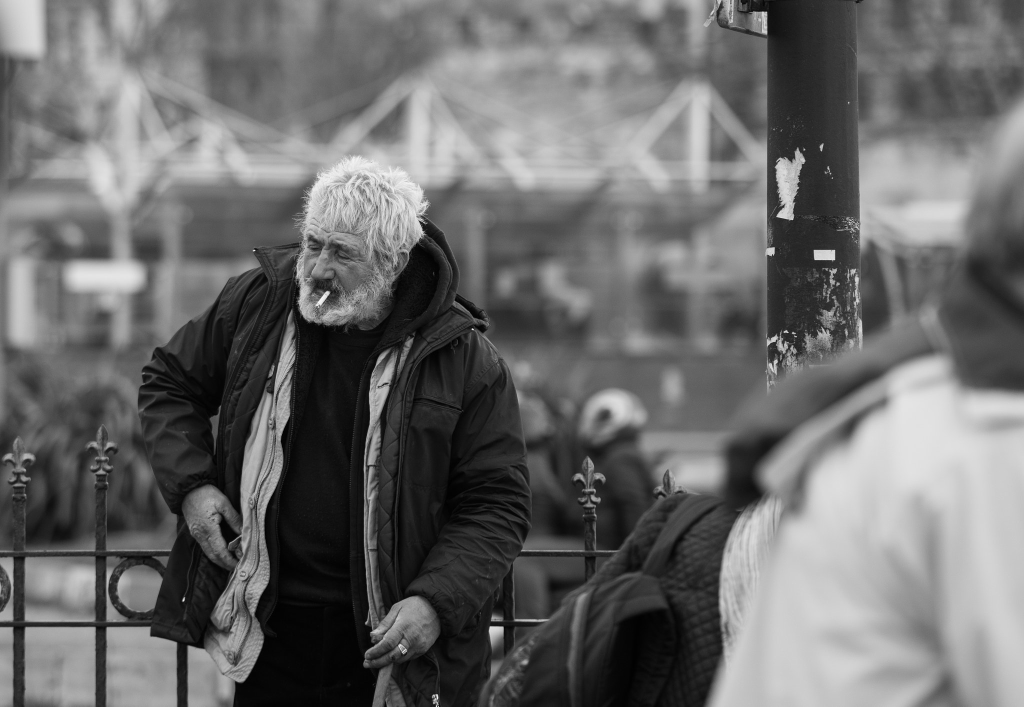 Sony a6300 + ZEISS Batis 85mm F1.8 sample photo. Cigarettes for everyone photography