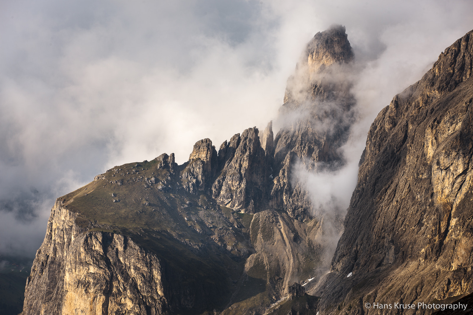 Canon EOS-1Ds Mark III + Canon EF 70-200mm F2.8L IS II USM sample photo. Mountain in clouds photography