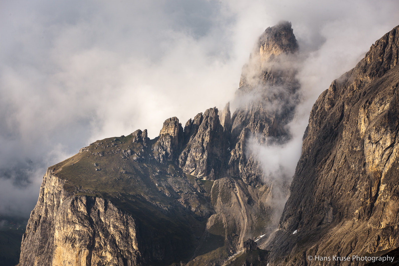 Canon EOS-1Ds Mark III sample photo. Mountain in clouds photography