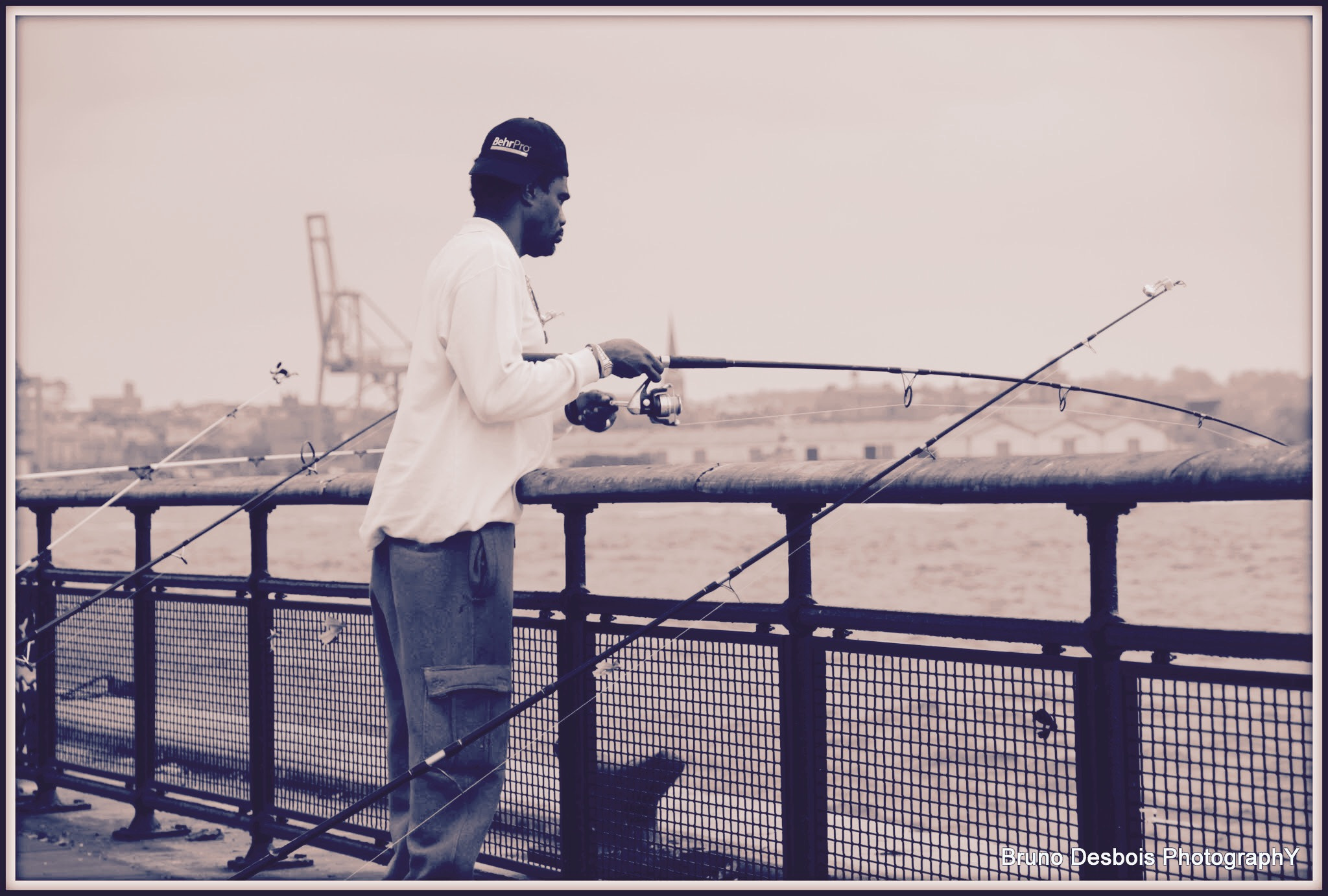 Canon 18-200mm sample photo. Fisherman new york photography