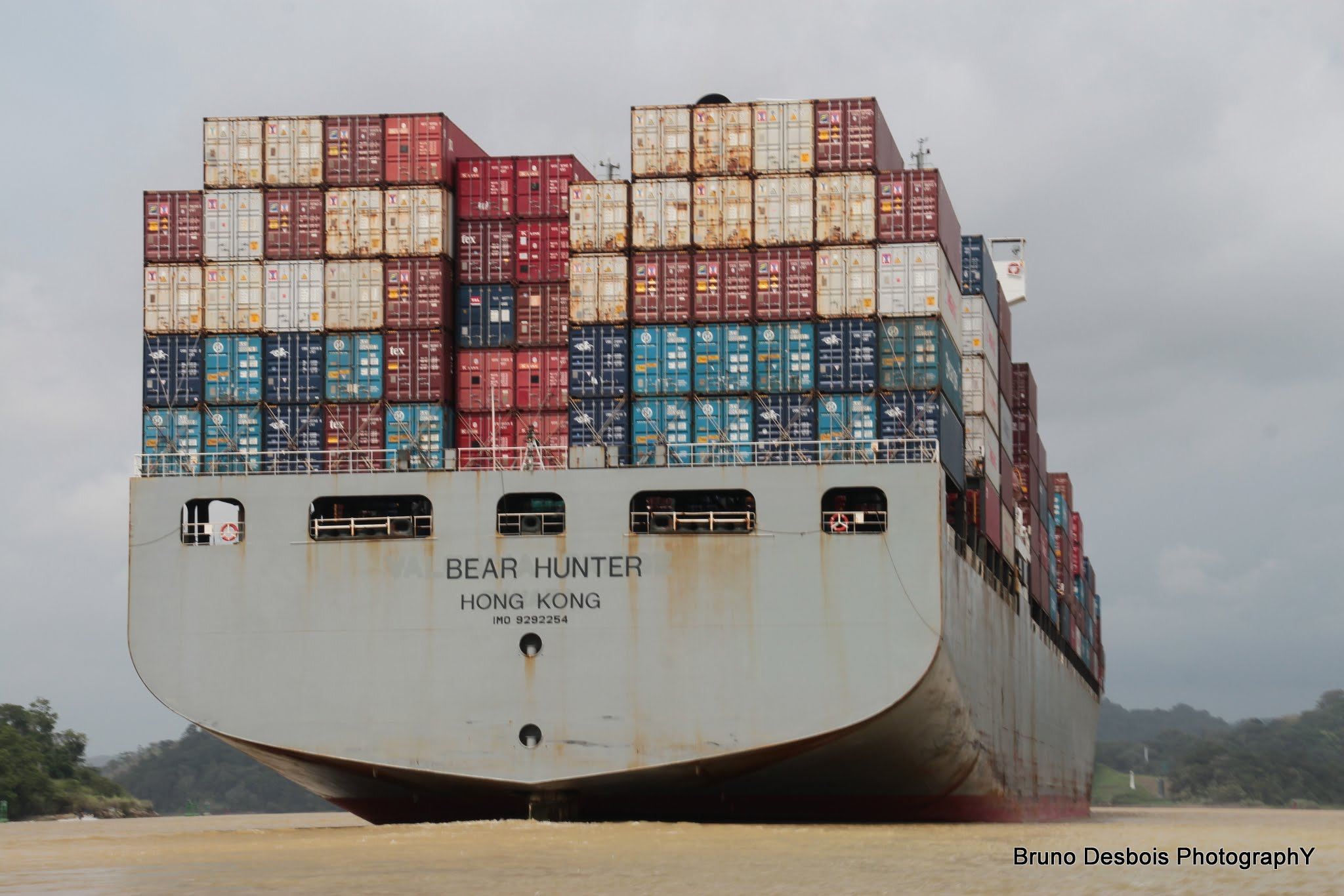 Canon EOS 600D (Rebel EOS T3i / EOS Kiss X5) + Sigma 18-200mm f/3.5-6.3 DC OS sample photo. Container on panama canal photography