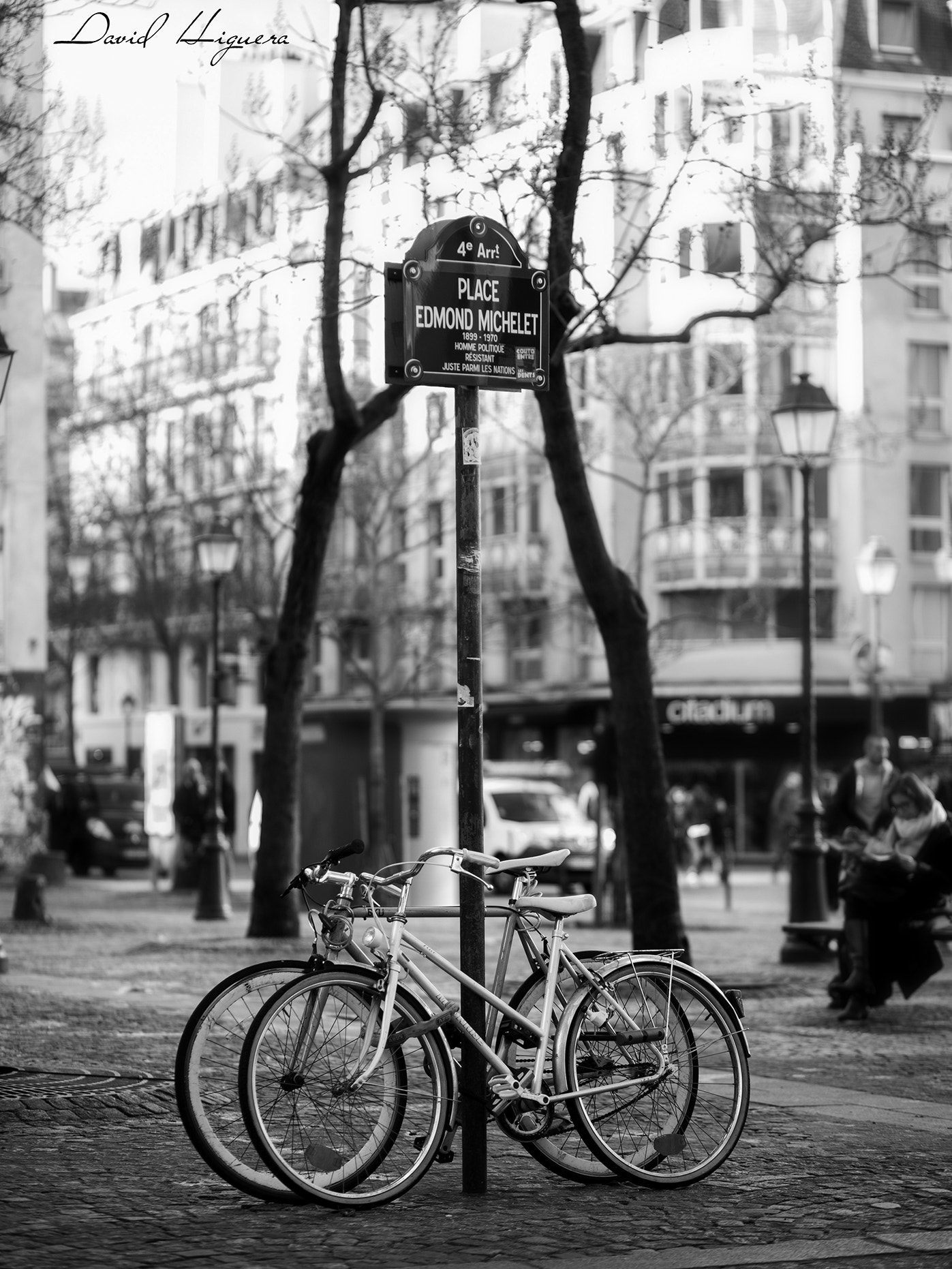 Canon EOS 5D + Canon EF 85mm F1.8 USM sample photo. Bikes in parÍs photography