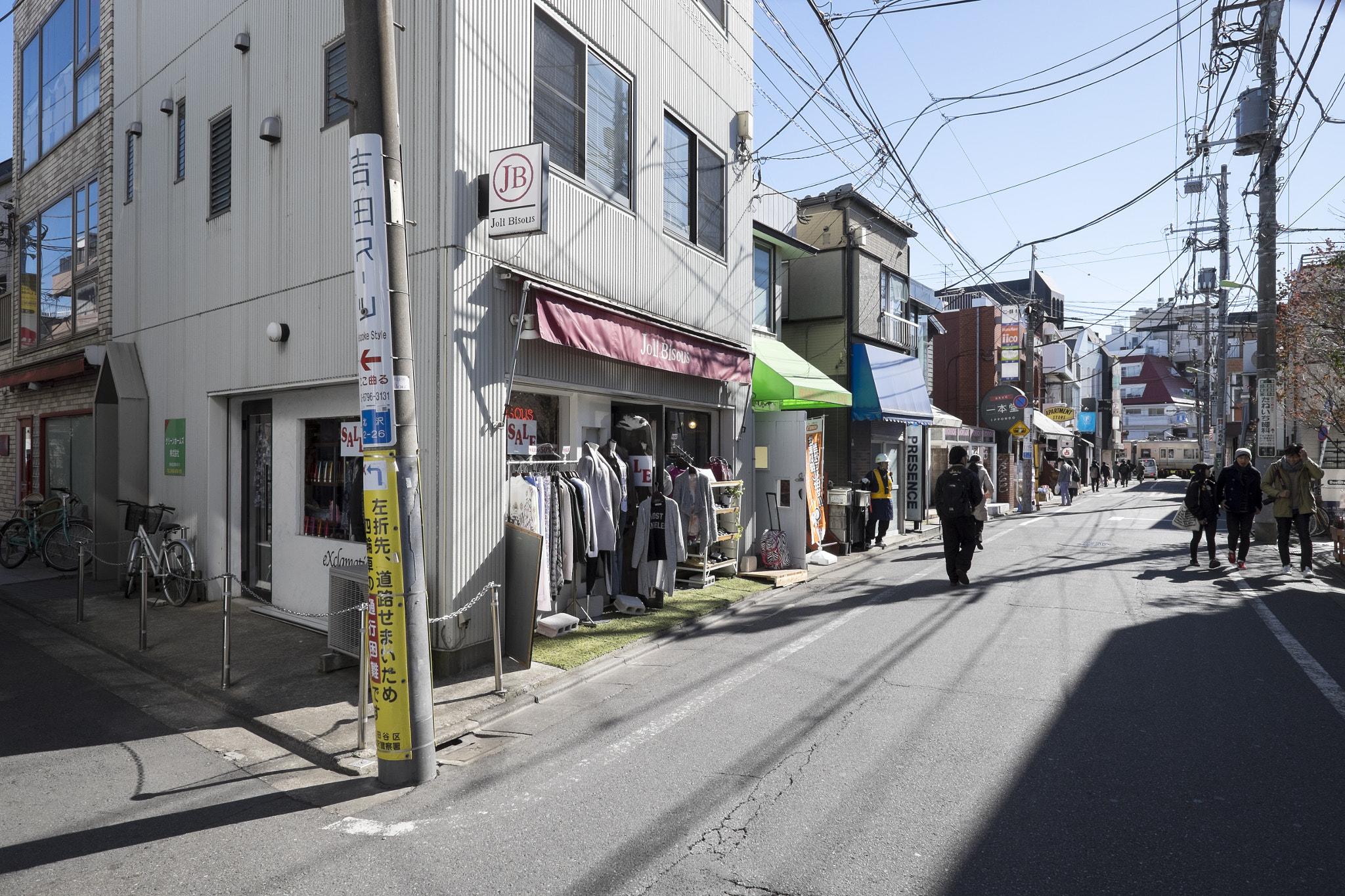 Fujifilm X-T1 + Fujifilm XF 14mm F2.8 R sample photo. Tokyo.世田谷区北沢　鎌倉通り photography