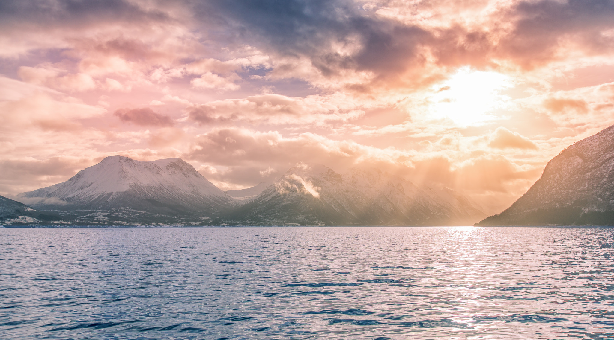 Nikon AF Nikkor 24-85mm F2.8-4D IF sample photo. Norway: ferry from alesund photography