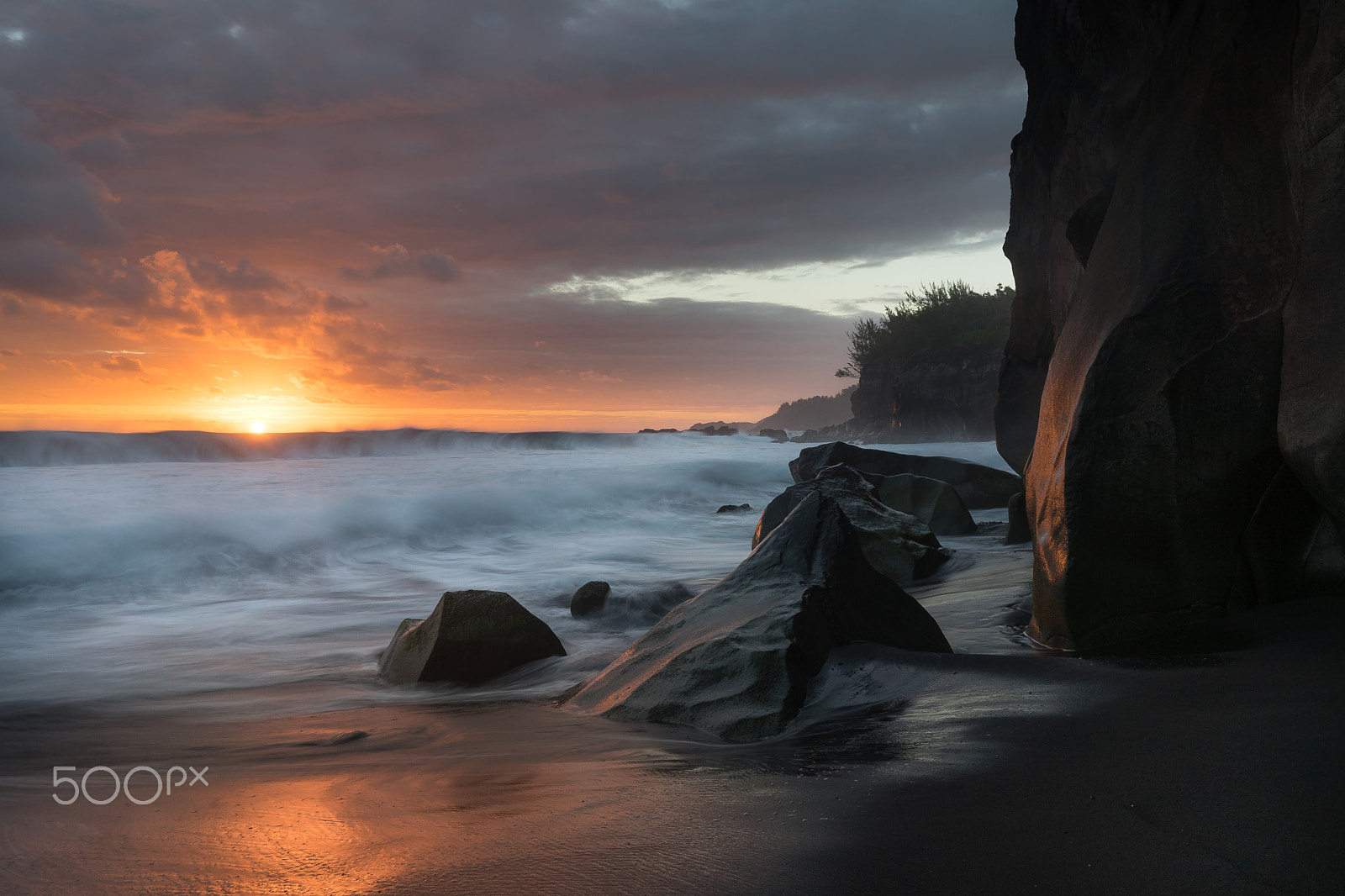 Sony a7 + Sony FE 28mm F2 sample photo. Ti sable in reunion island photography