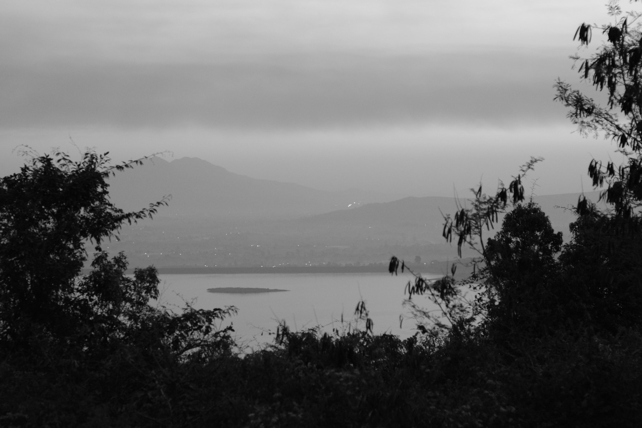 Nikon D5200 + Nikon AF Nikkor 50mm F1.8D sample photo. Pavna lake photography