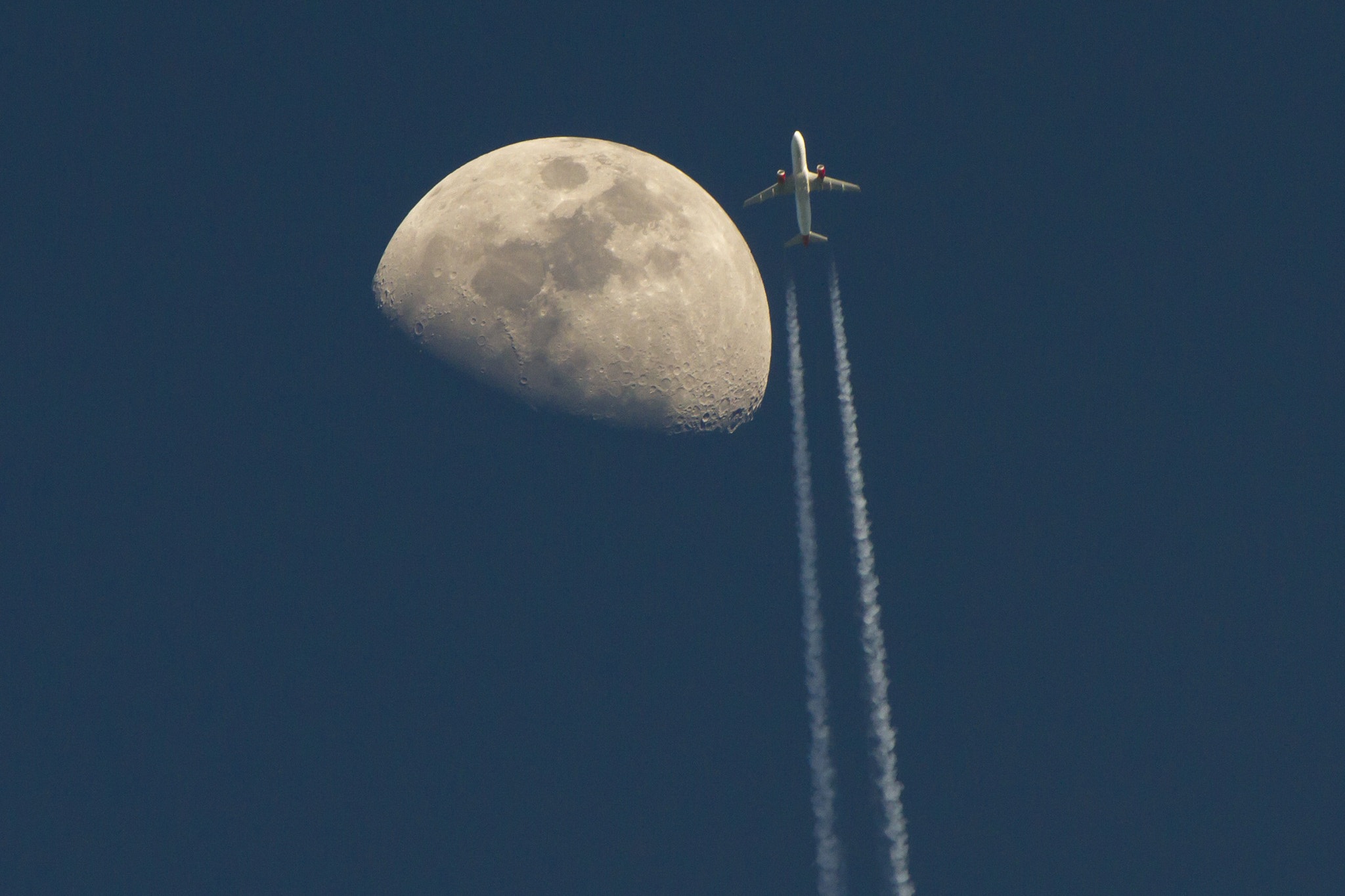 Canon EOS 7D + Canon EF 70-200mm F2.8L IS II USM sample photo. Virgin moon medium photography