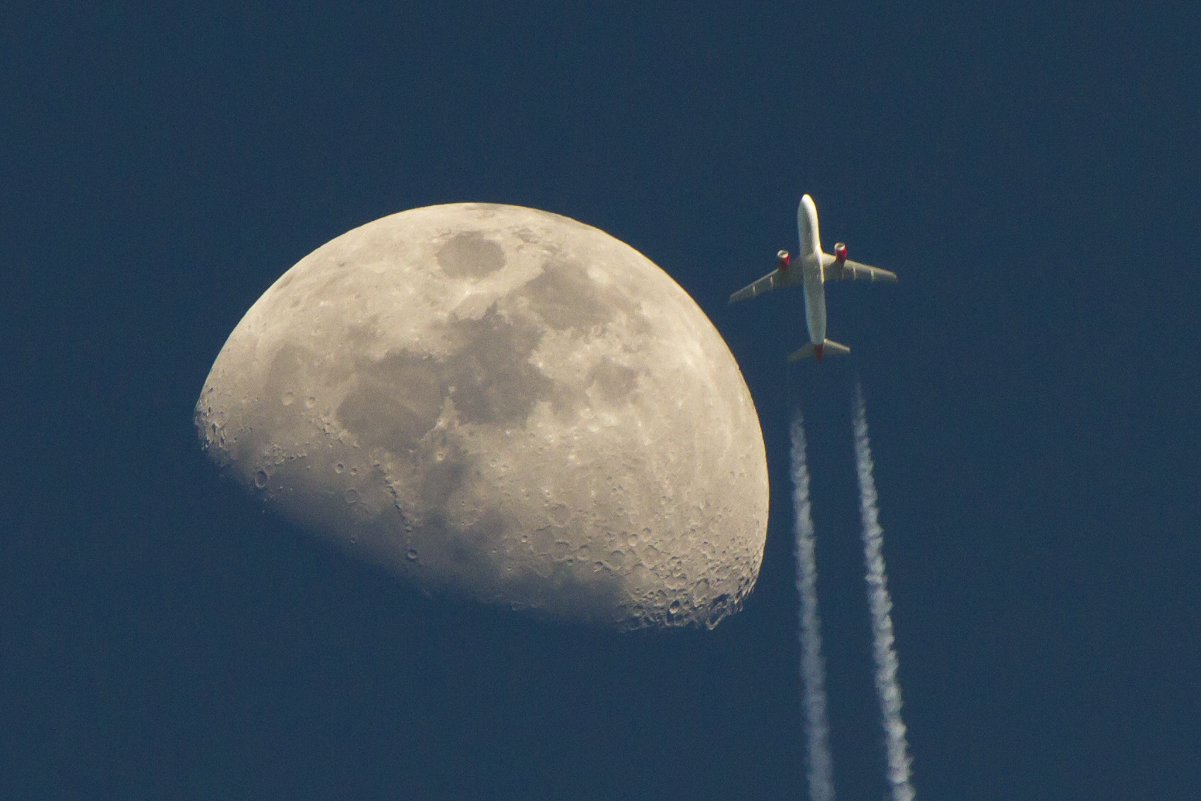 Canon EF 70-200mm F2.8L IS II USM sample photo. Virgin moon closeup photography
