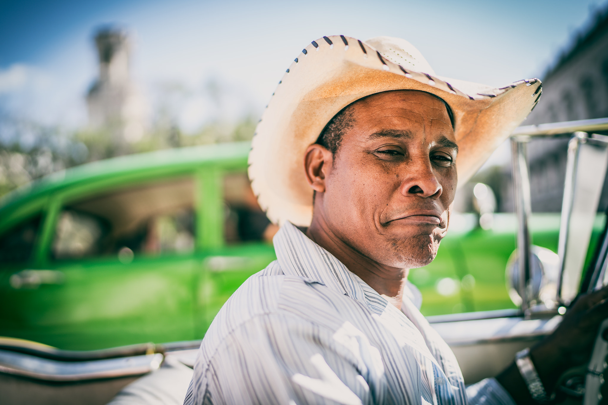 Sony a7R II + Sony Distagon T* FE 35mm F1.4 ZA sample photo. Cuban driver photography