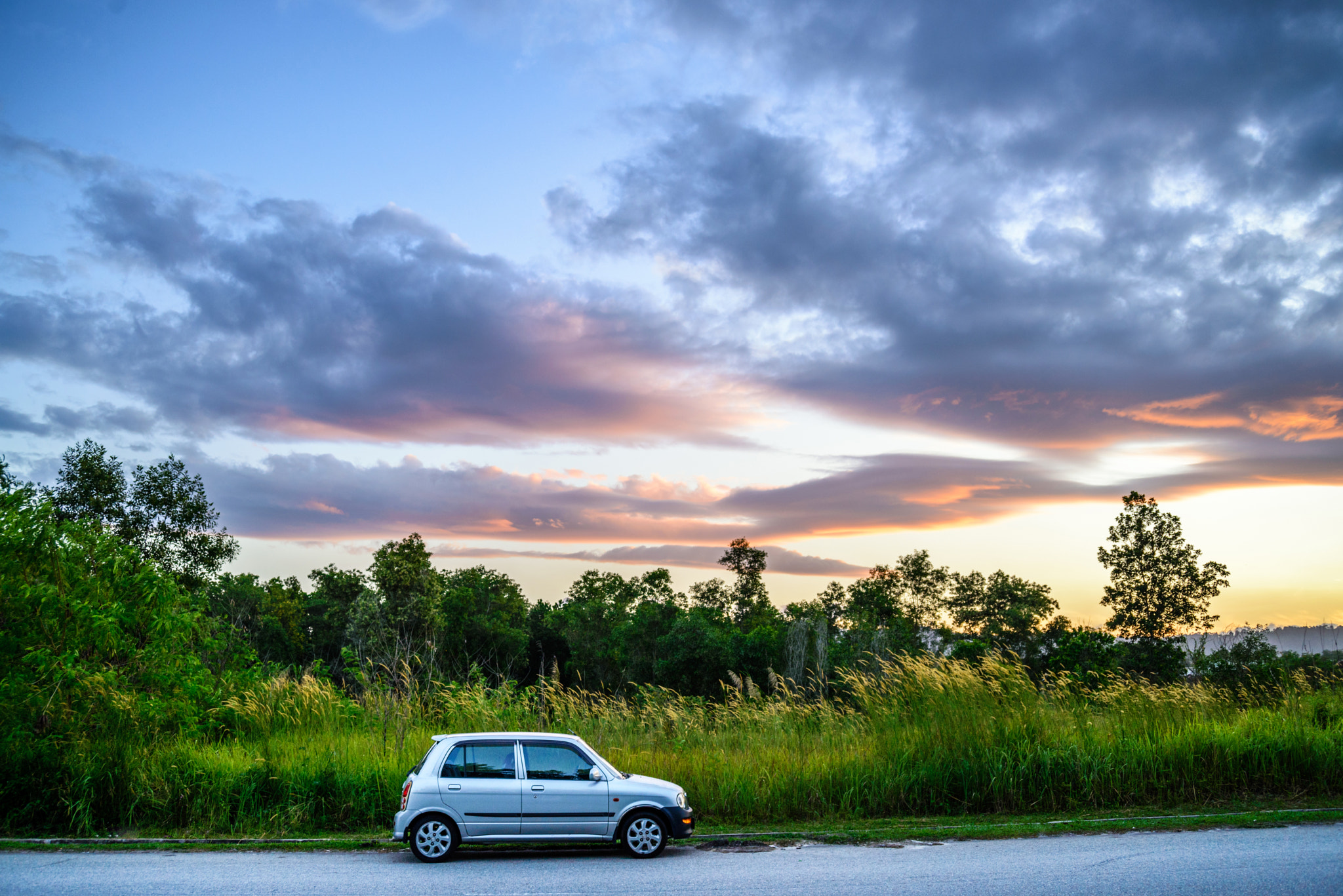 AF Zoom-Nikkor 28-80mm f/3.3-5.6G sample photo. Sunrise by the field photography