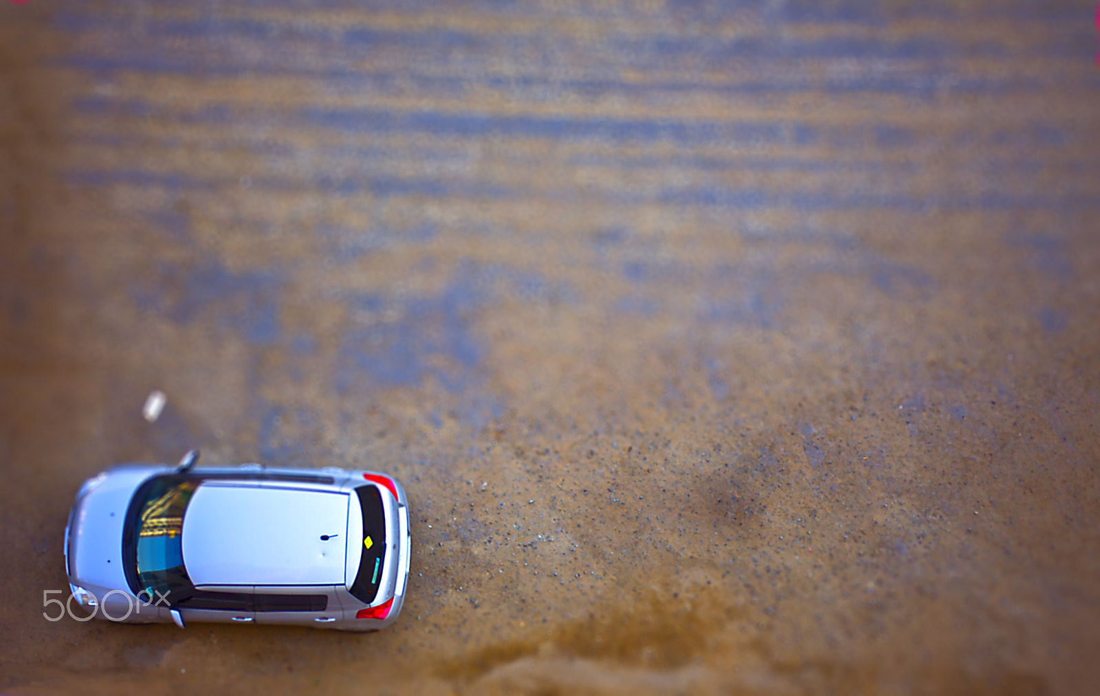 Canon EOS-1D Mark IV sample photo. Lonely car photography
