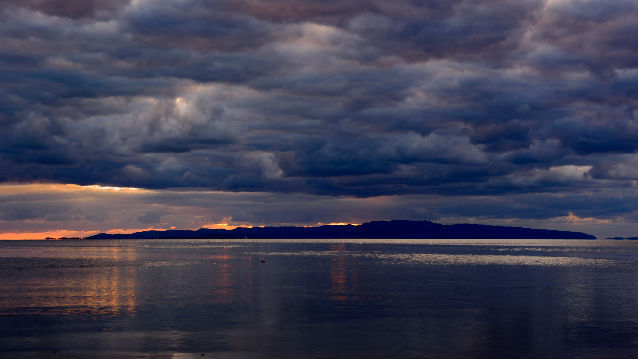 Nikon D750 sample photo. Sunset of nagura bay seen from the nagura ohashi. photography