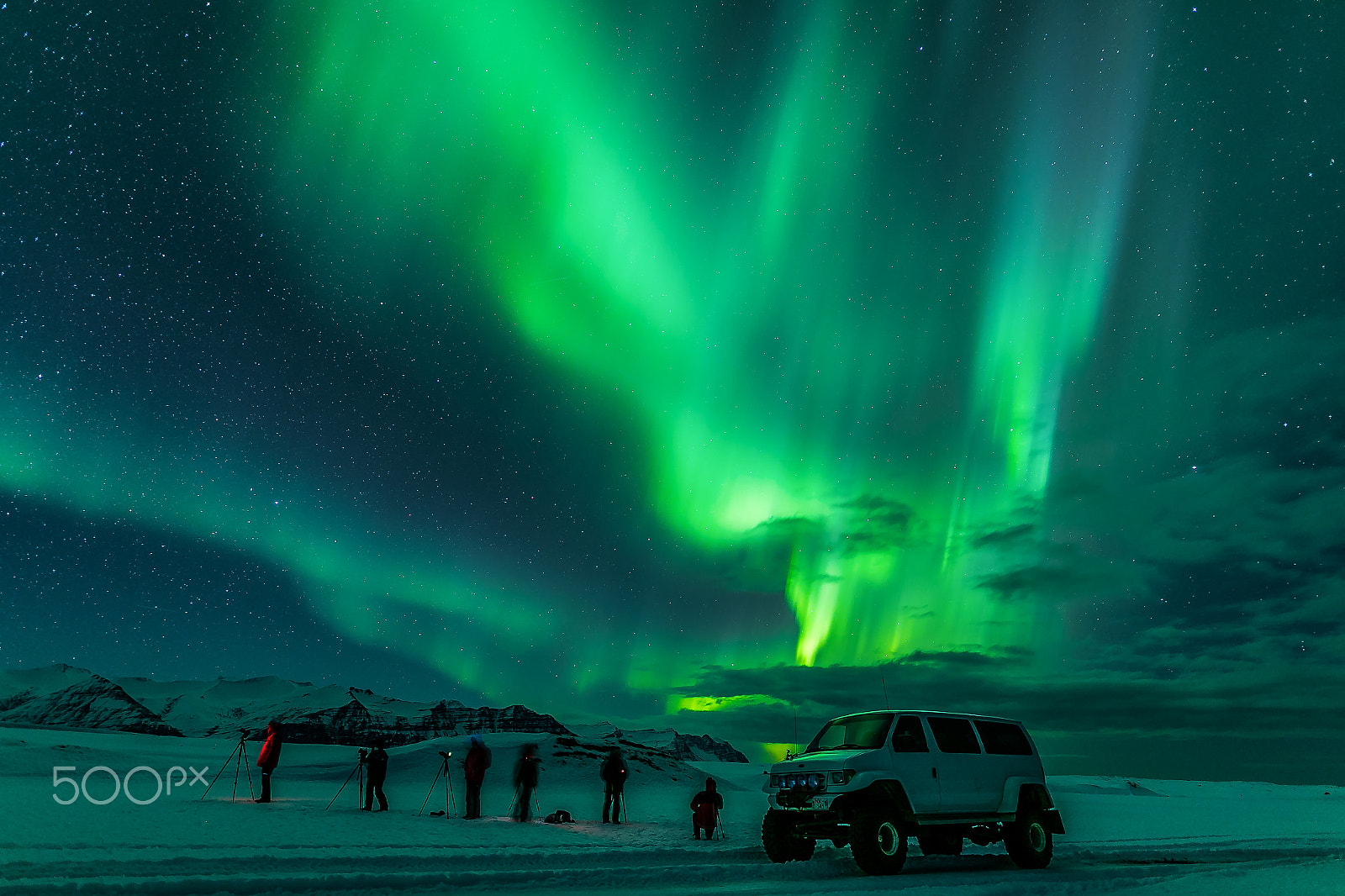 Canon EOS 5D Mark IV + Sigma 20mm F1.4 DG HSM Art sample photo. Explorers under aurora - jökulsárlón glacial lagoon, iceland photography