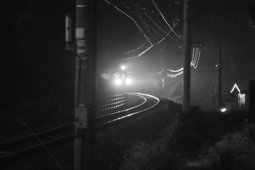 Tamron SP 35mm F1.8 Di VC USD sample photo. 始発列車 photography