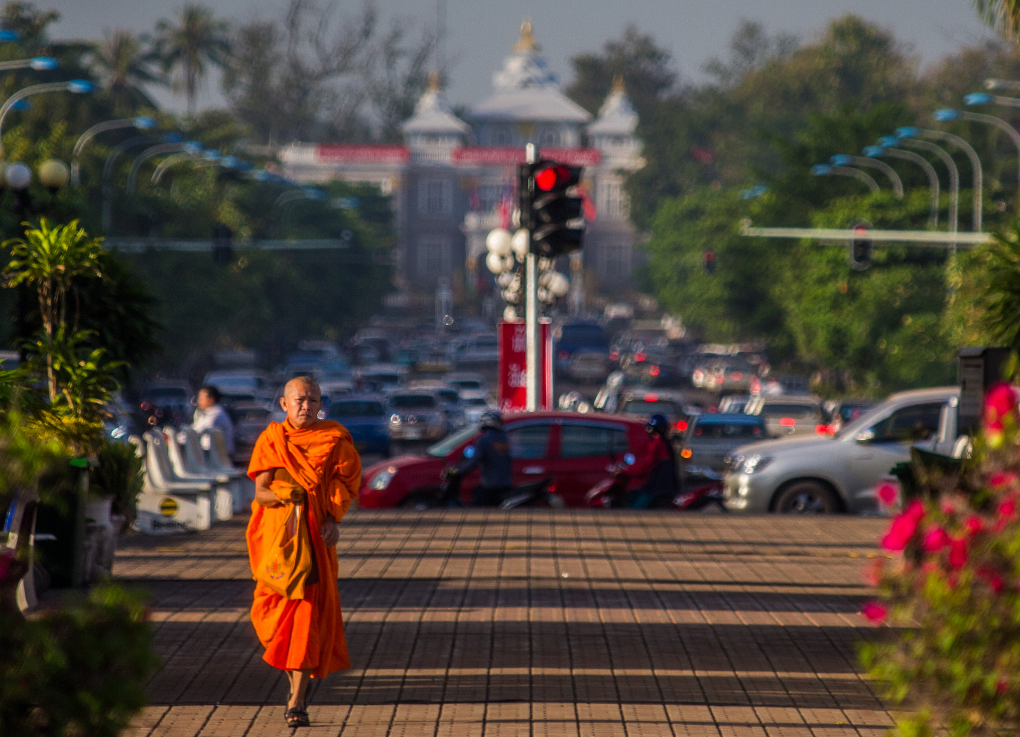 Olympus Zuiko Digital ED 50-200mm F2.8-3.5 SWD sample photo. City monk photography