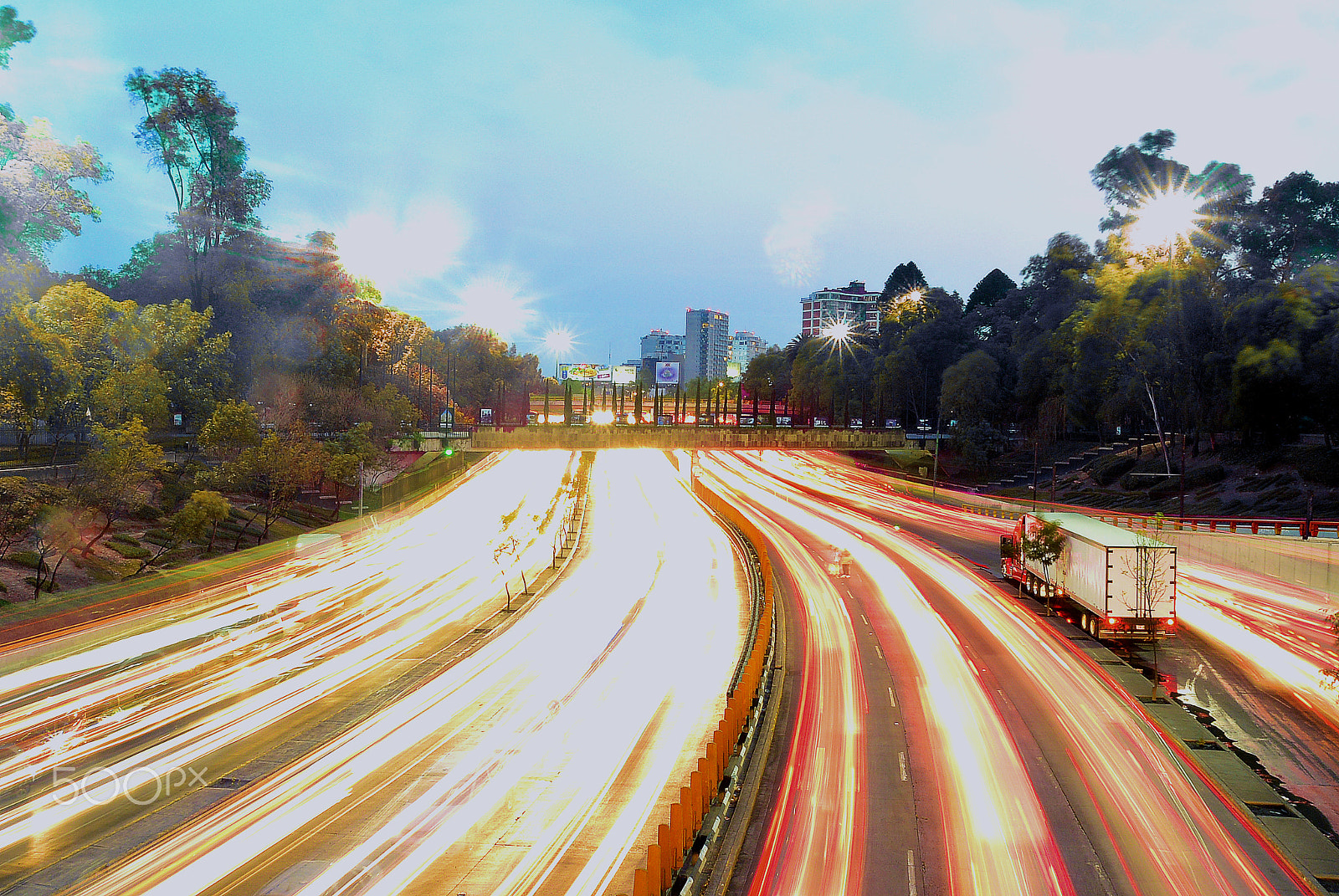 Nikon 1 Nikkor 11-27.5mm F3.5-5.6 sample photo. Rush hour photography