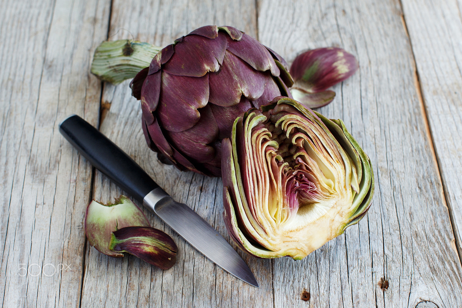 Canon EOS 650D (EOS Rebel T4i / EOS Kiss X6i) + Canon EF 50mm F1.2L USM sample photo. Roman artichokes on a wooden board photography