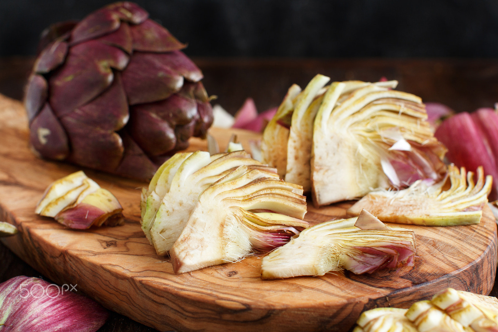 Canon EOS 650D (EOS Rebel T4i / EOS Kiss X6i) + Canon EF 50mm F1.2L USM sample photo. Roman artichokes on a wooden board photography