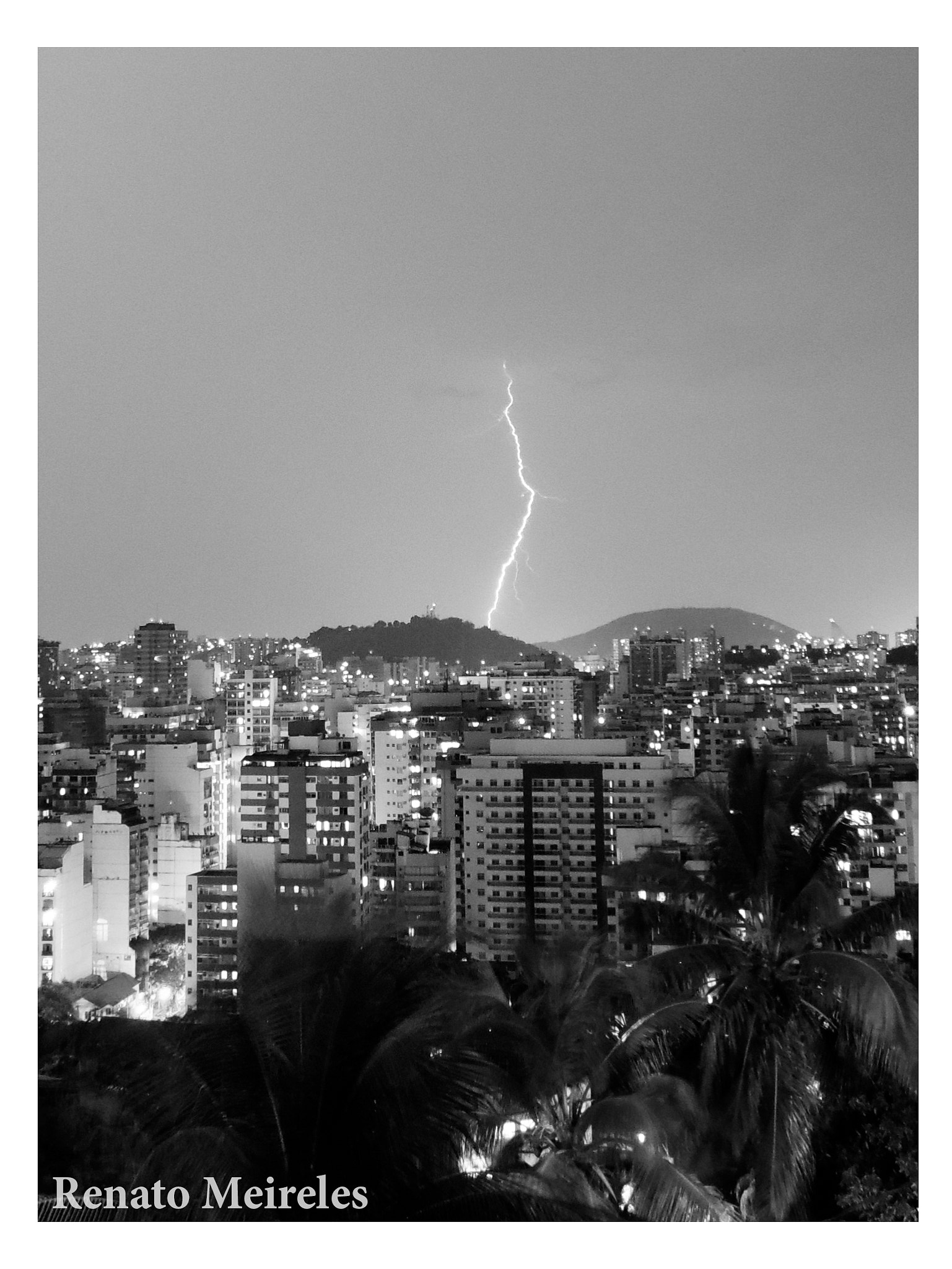 Samsung WB100/  WB101 sample photo. Um raio de niterói photography