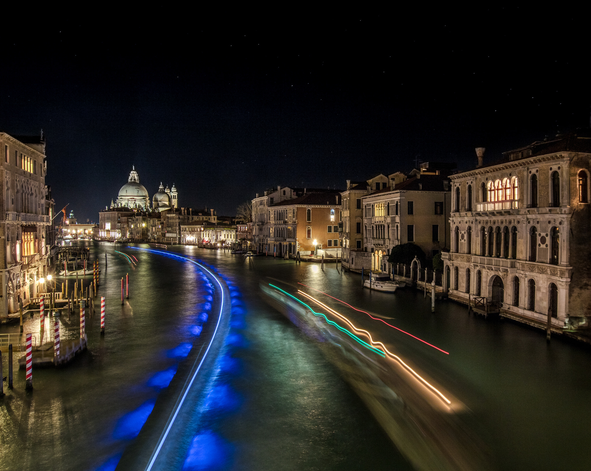 Canon EOS 5DS + Canon EF 11-24mm F4L USM sample photo. Venice police photography