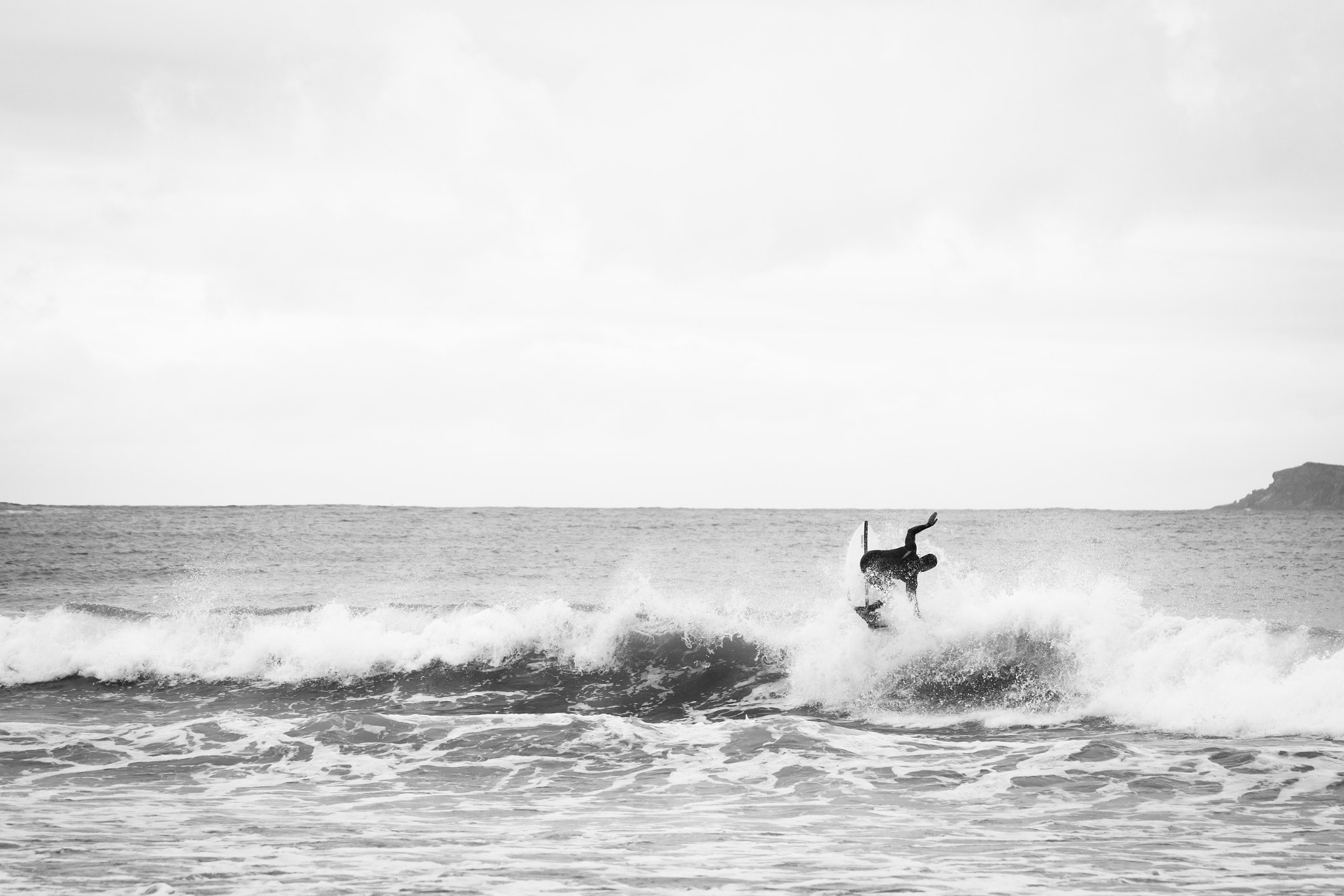 Canon EF 70-300mm F4-5.6 IS USM sample photo. Just a wave and a surfer. photography