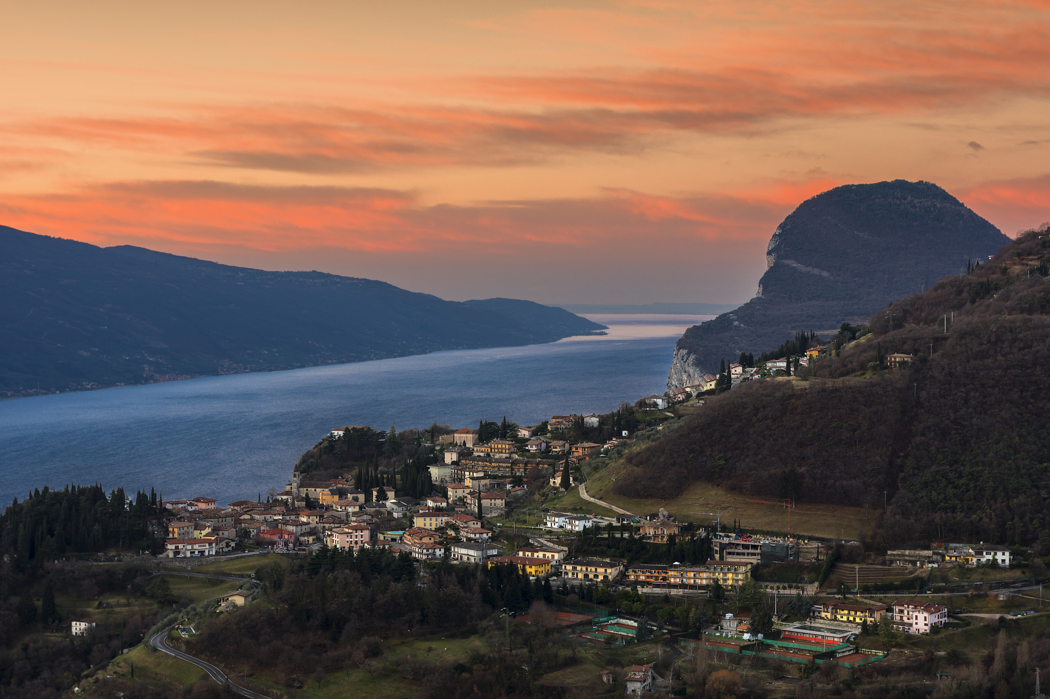 Nikon D7200 + Sigma 17-70mm F2.8-4 DC Macro OS HSM | C sample photo. Sunrise at the tremosine photography