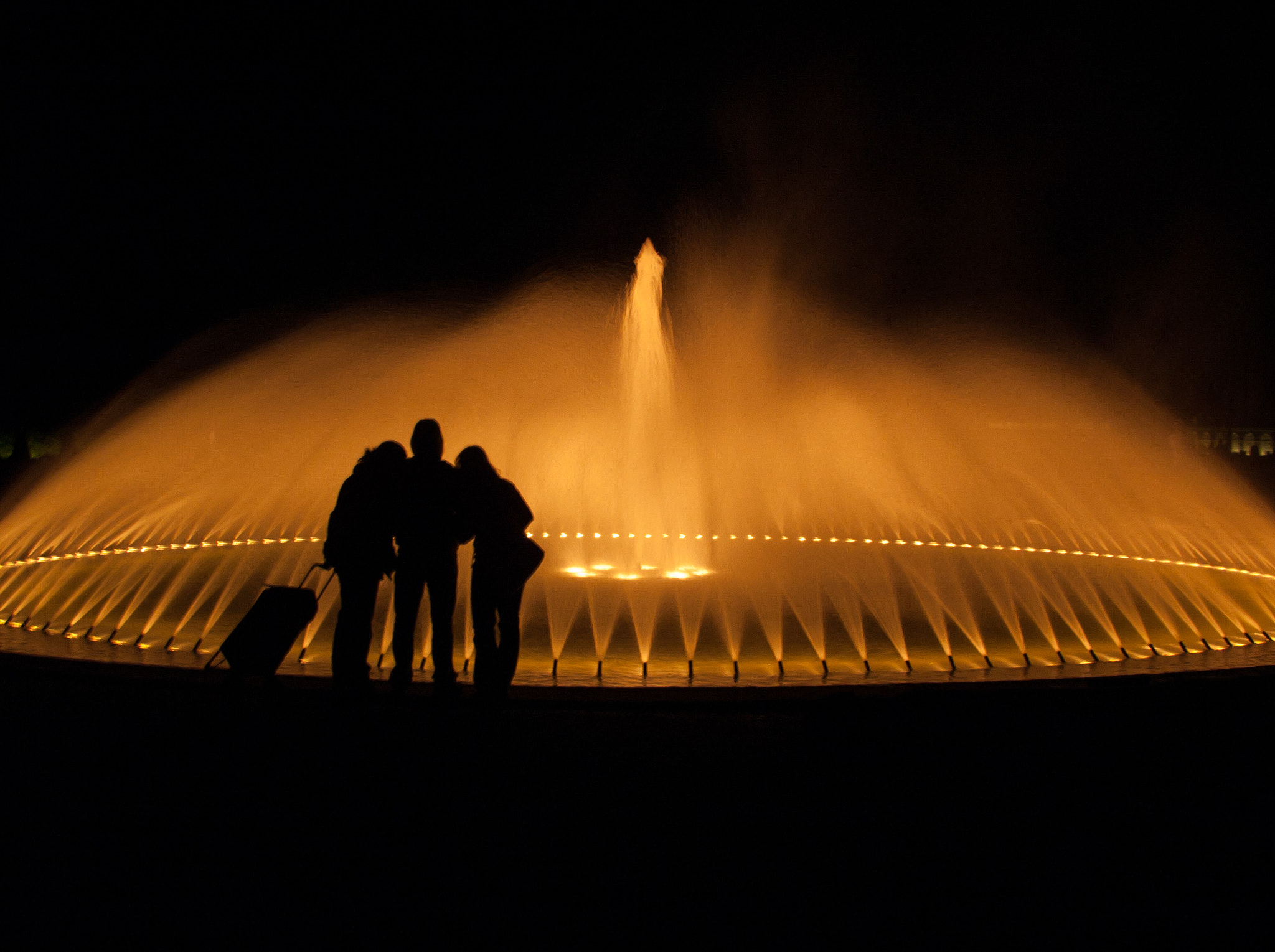 Olympus E-20,E-20N,E-20P sample photo. Orange fountain photography