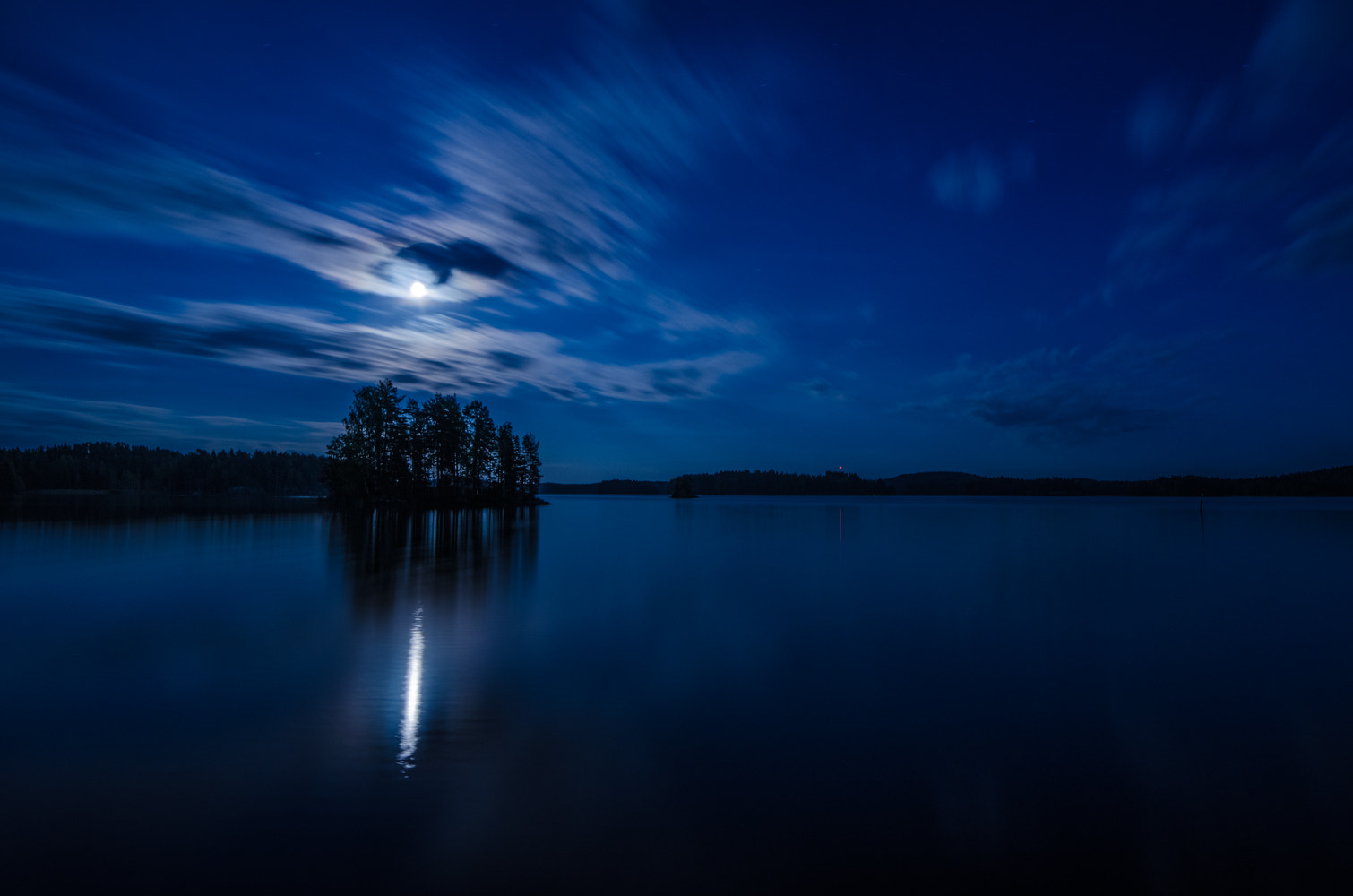 Samyang 14mm F2.8 ED AS IF UMC sample photo. There's something about summer nights photography