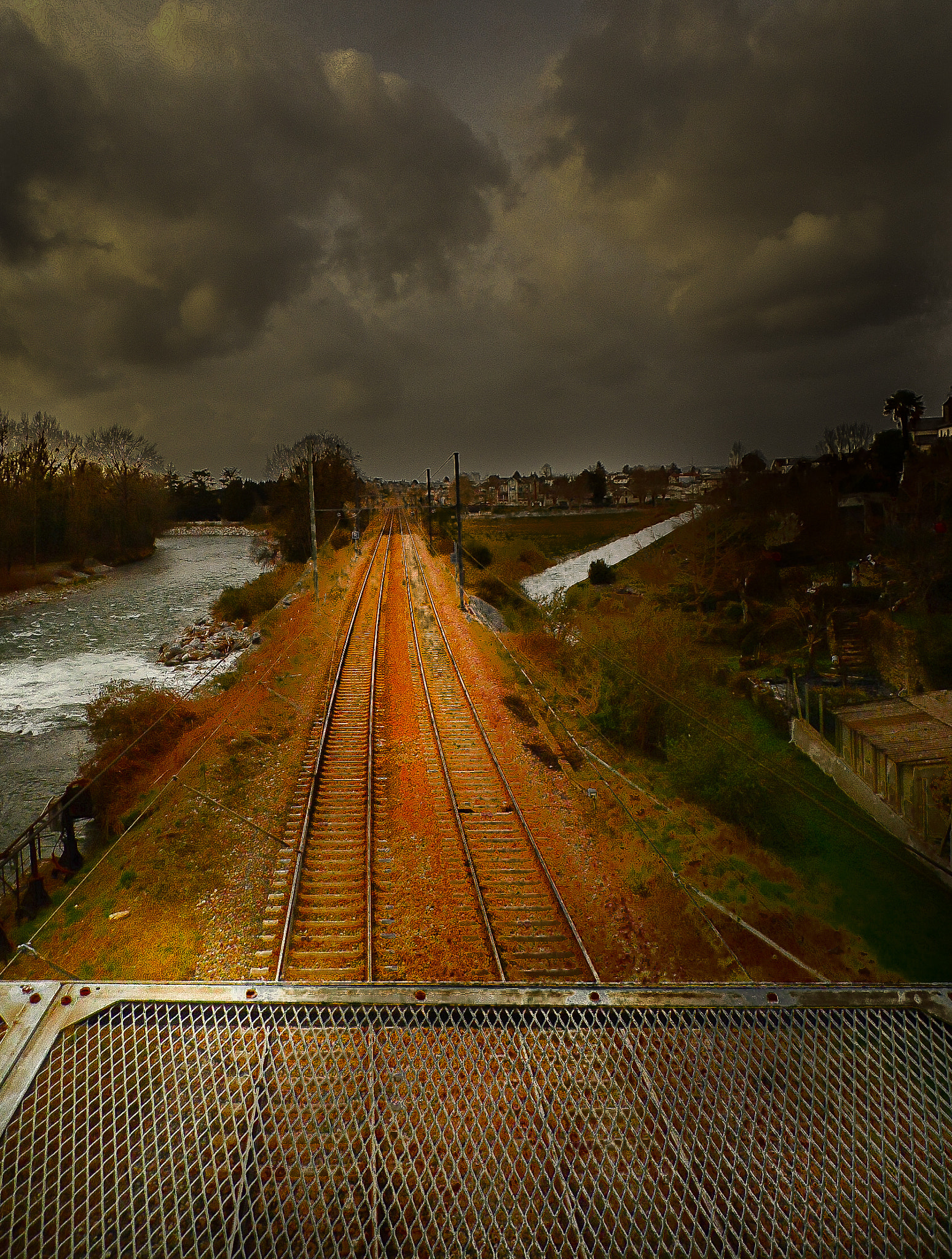 Samsung WB100/  WB101 sample photo. The railway photography