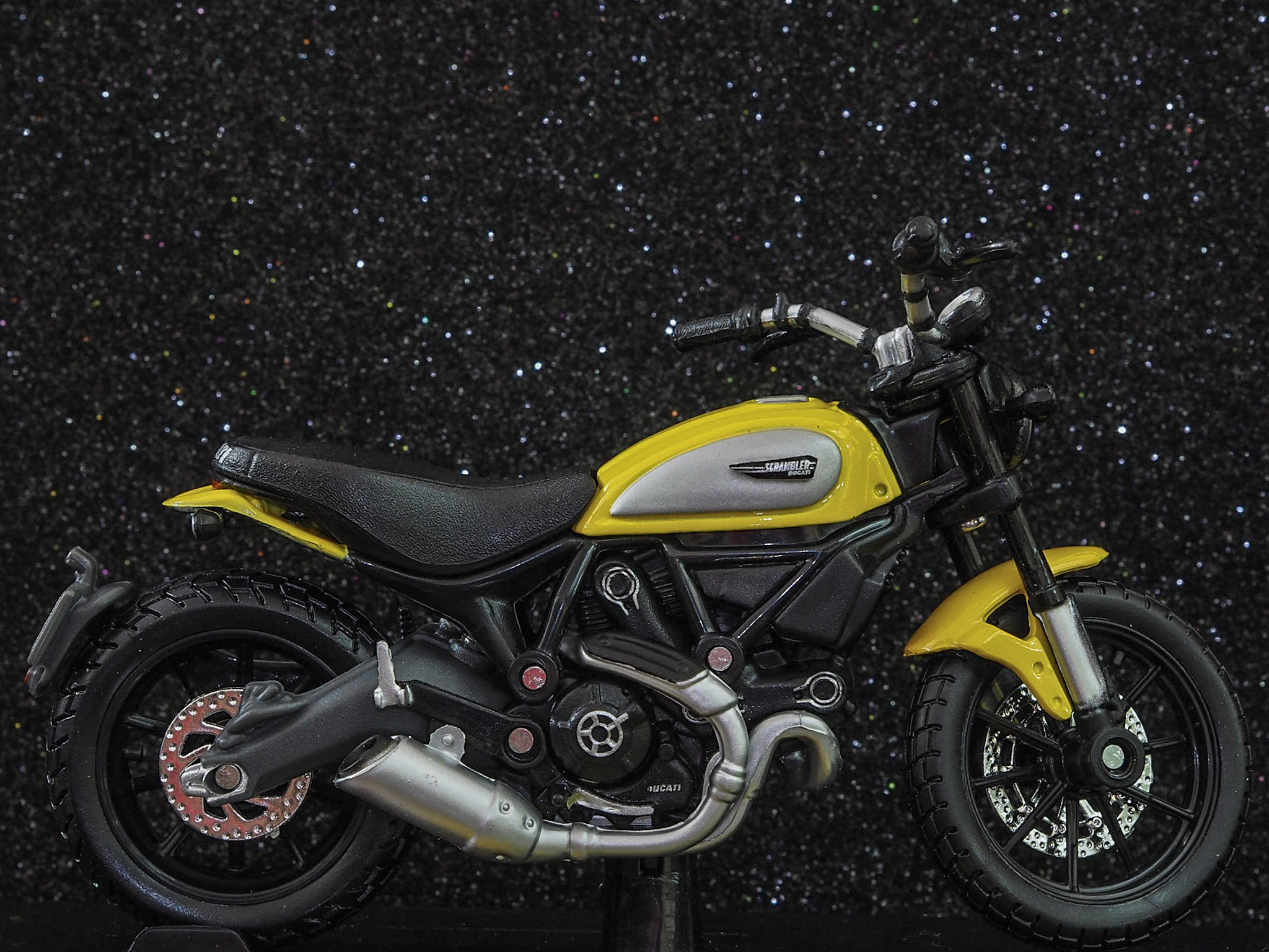 Olympus OM-D E-M10 II + Olympus M.Zuiko Digital 45mm F1.8 sample photo. Ducati scrambler photography