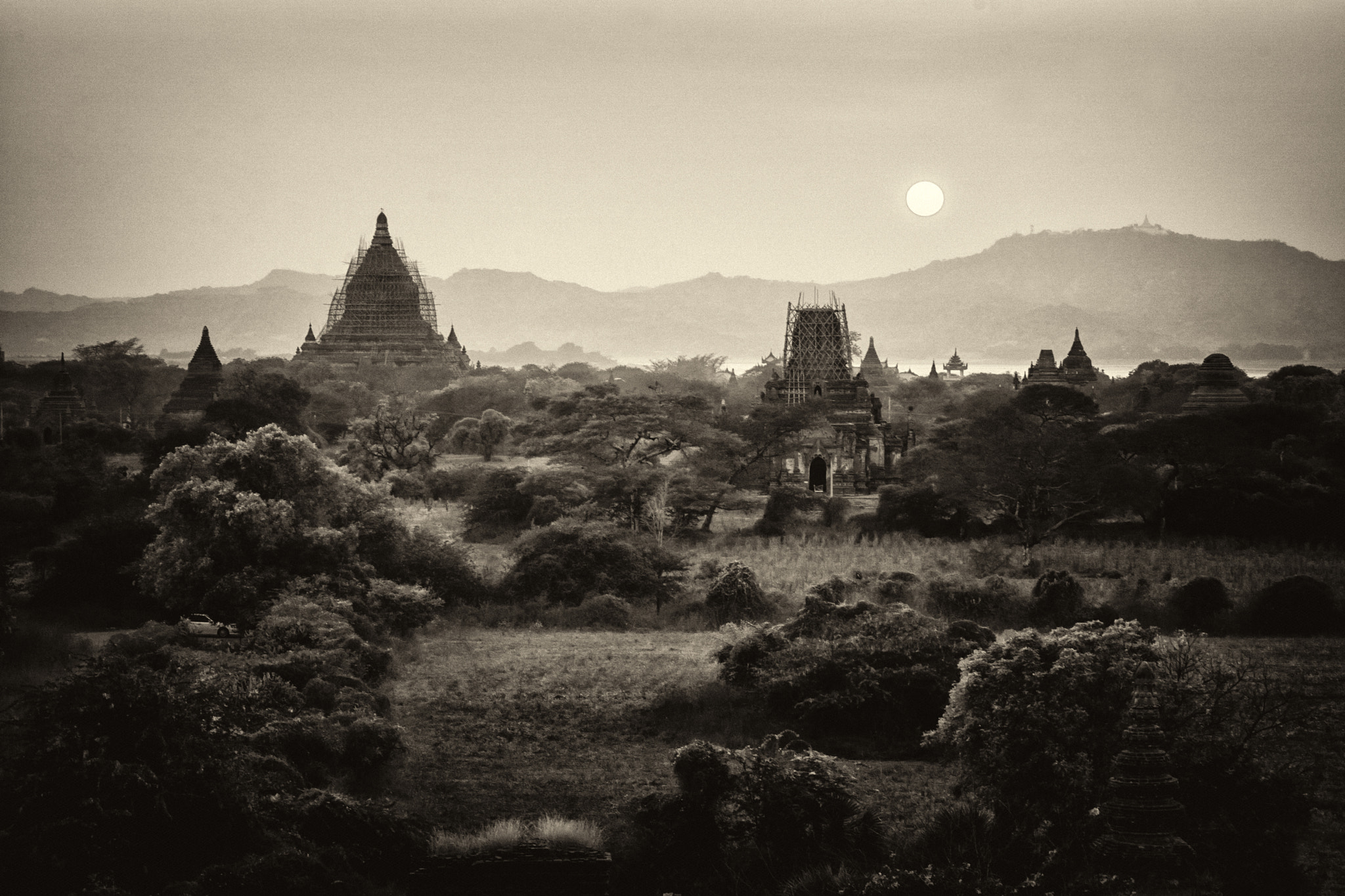 Sony ILCA-77M2 + Sony Vario-Sonnar T* 24-70mm F2.8 ZA SSM sample photo. Sunset at old bagan - myanmar photography