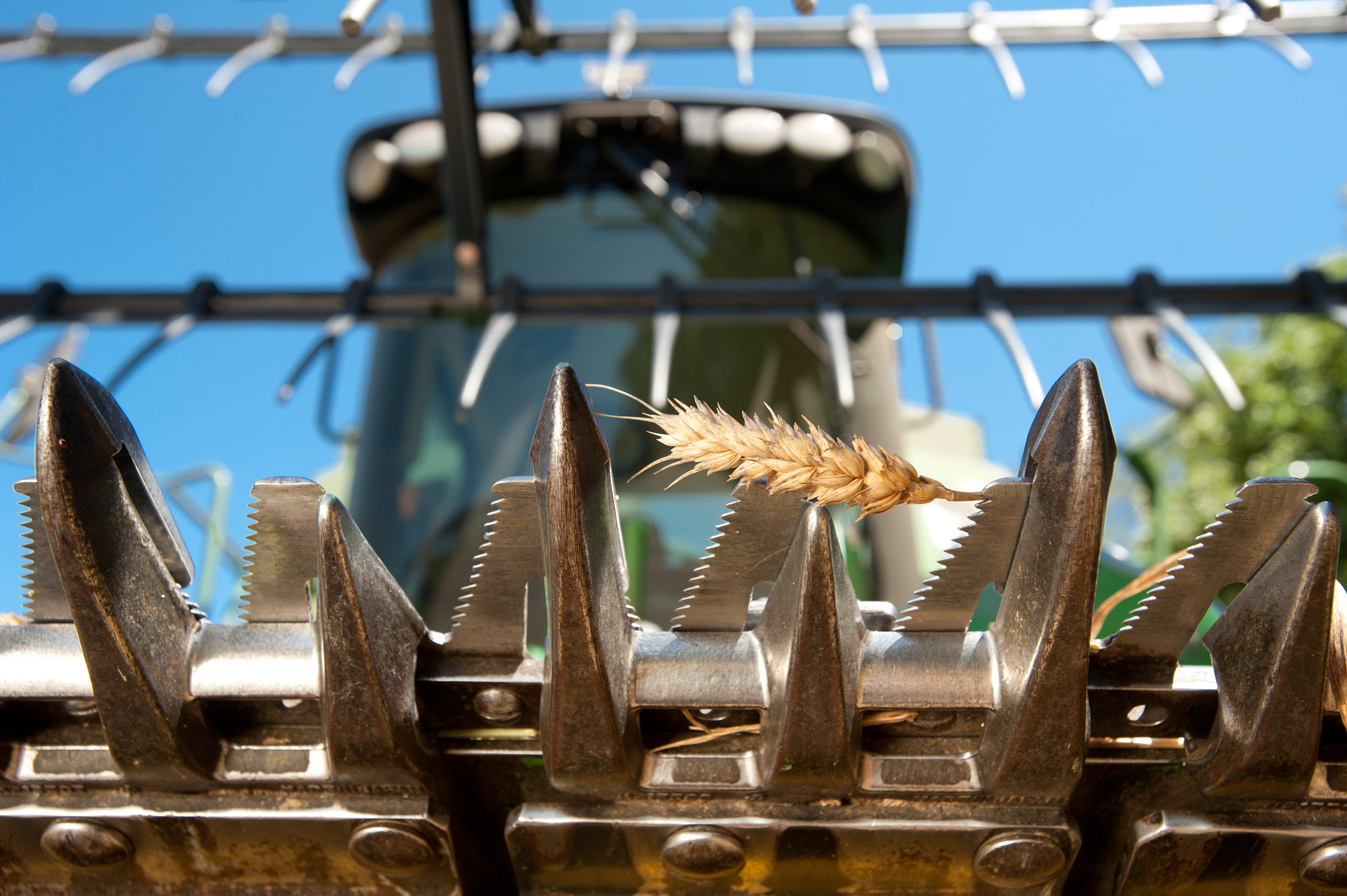 Nikon AF-S Nikkor 17-35mm F2.8D ED-IF sample photo. Combine for harvesting grain photography
