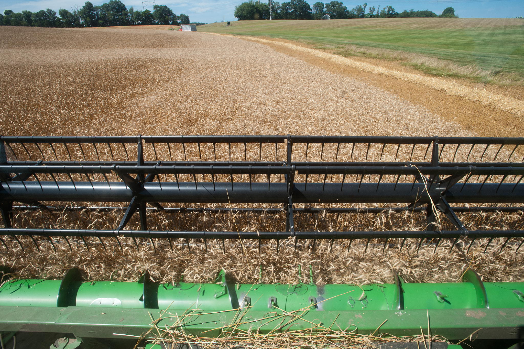 Nikon AF-S Nikkor 17-35mm F2.8D ED-IF sample photo. Combine harvesting grain photography