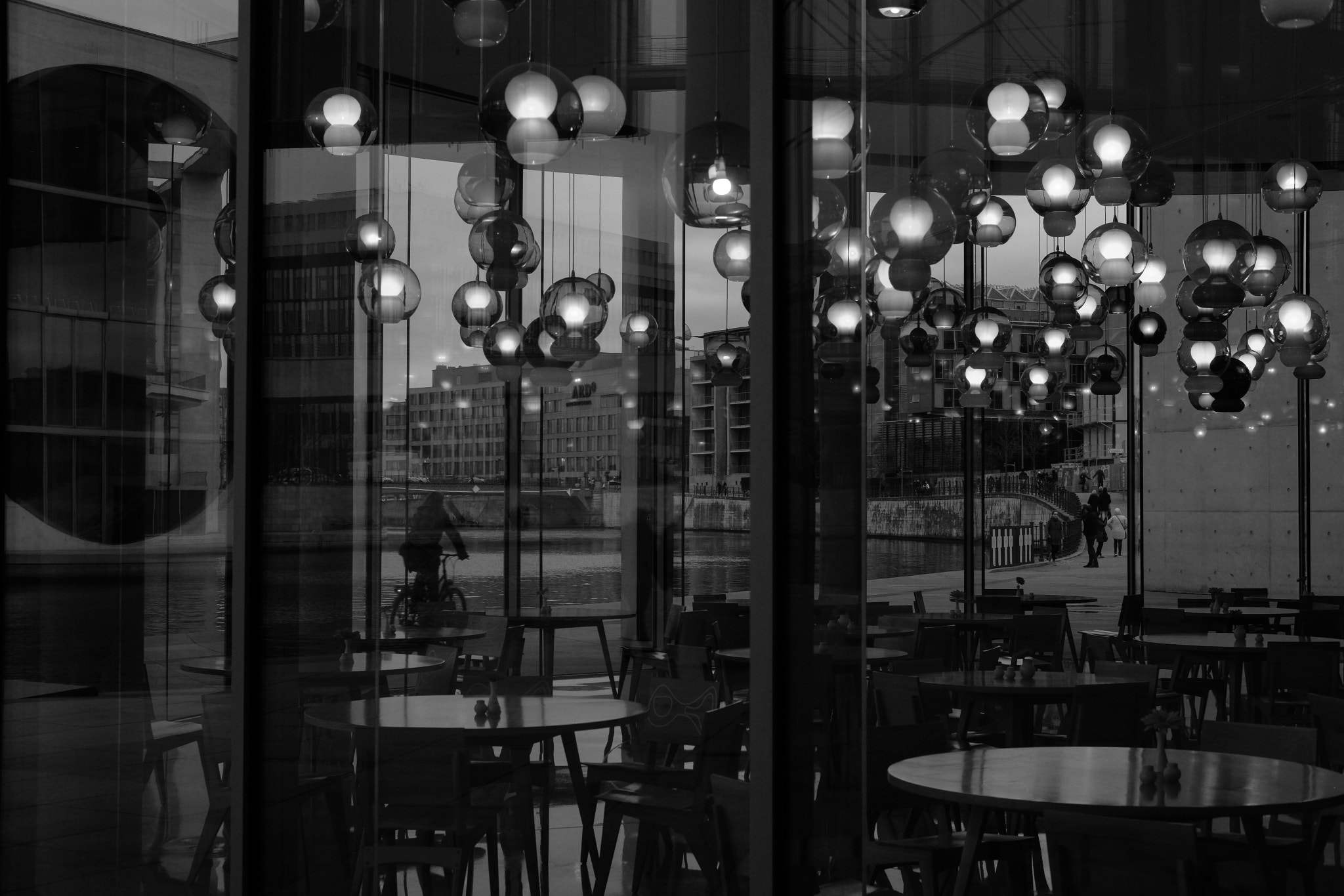 Fujifilm X-Pro2 + Fujifilm XF 35mm F2 R WR sample photo. Cafeteria photography