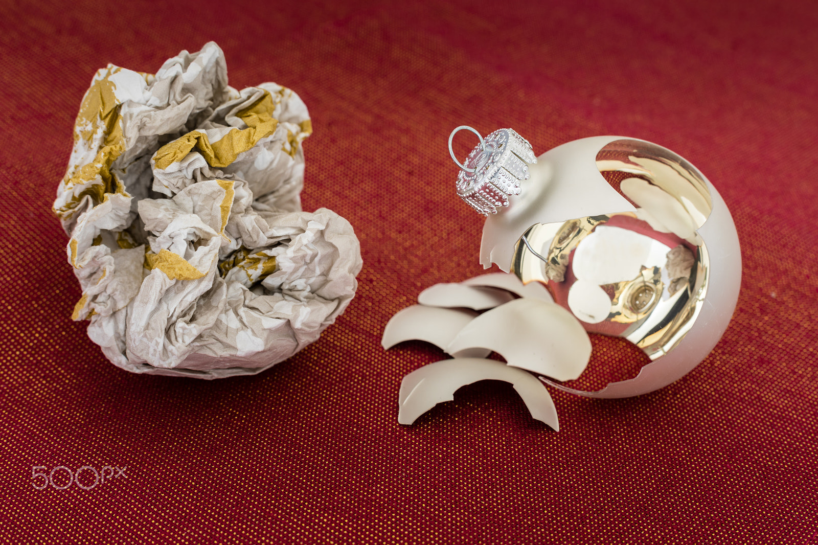 Canon EF 50mm F1.4 USM sample photo. Broken christmas tree ball with napkin photography