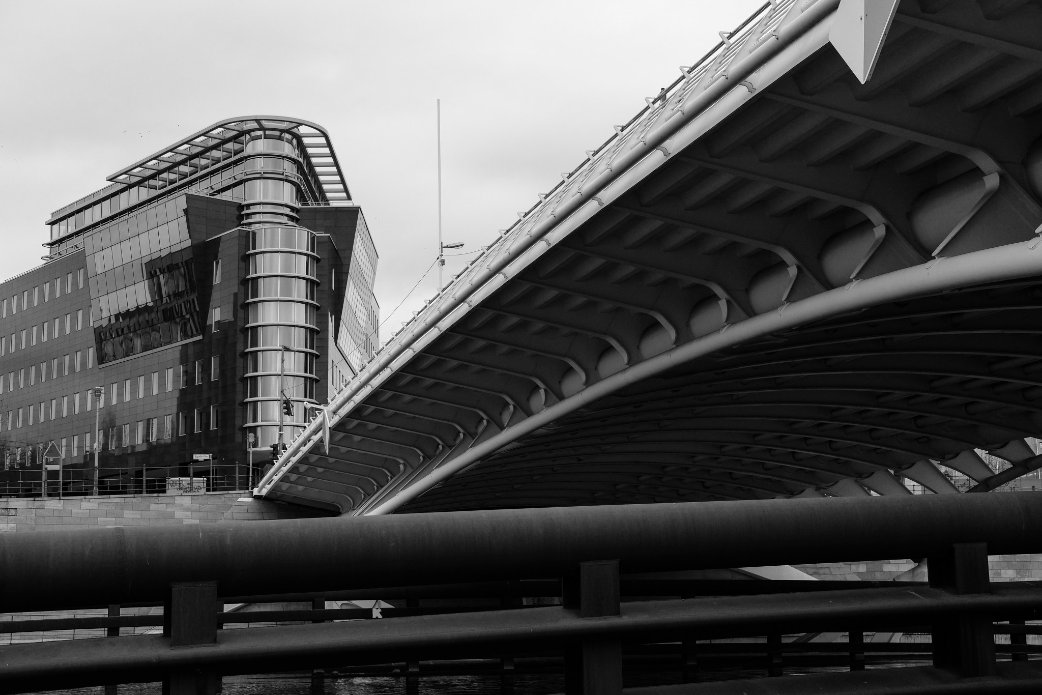 Fujifilm X-Pro2 + Fujifilm XF 35mm F2 R WR sample photo. Bridge photography