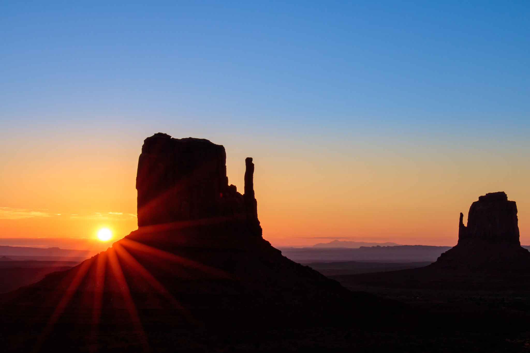 Canon EOS 760D (EOS Rebel T6s / EOS 8000D) sample photo. The mittens at sunrise photography