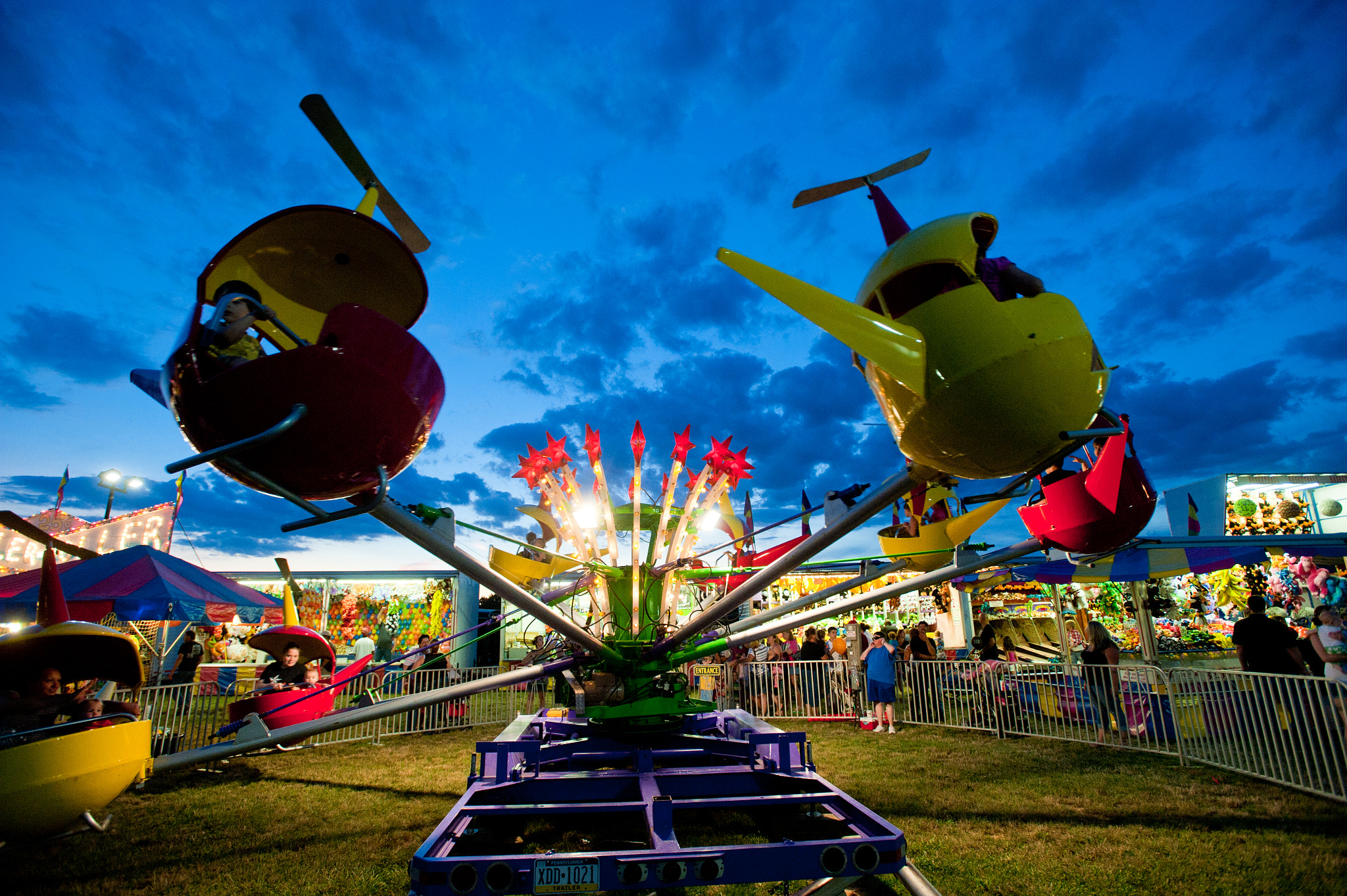 Nikon AF-S Nikkor 17-35mm F2.8D ED-IF sample photo. Ride at the mason dixon fair carnival photography