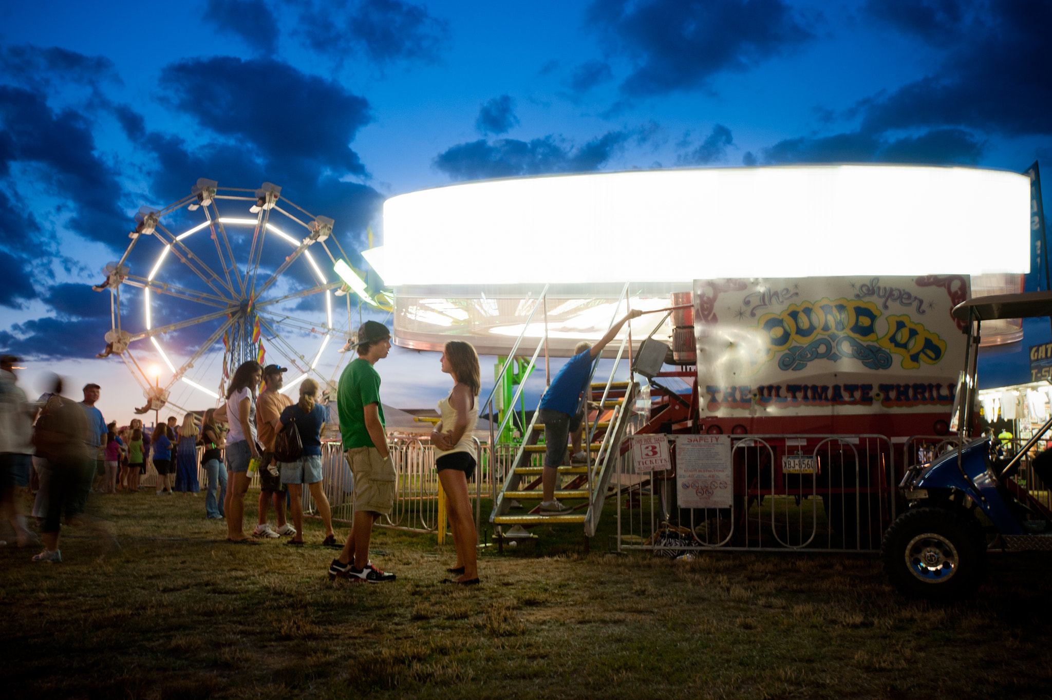 Nikon AF-S Nikkor 17-35mm F2.8D ED-IF sample photo. Lights in motion of ride at the mason dixon fair carnival photography