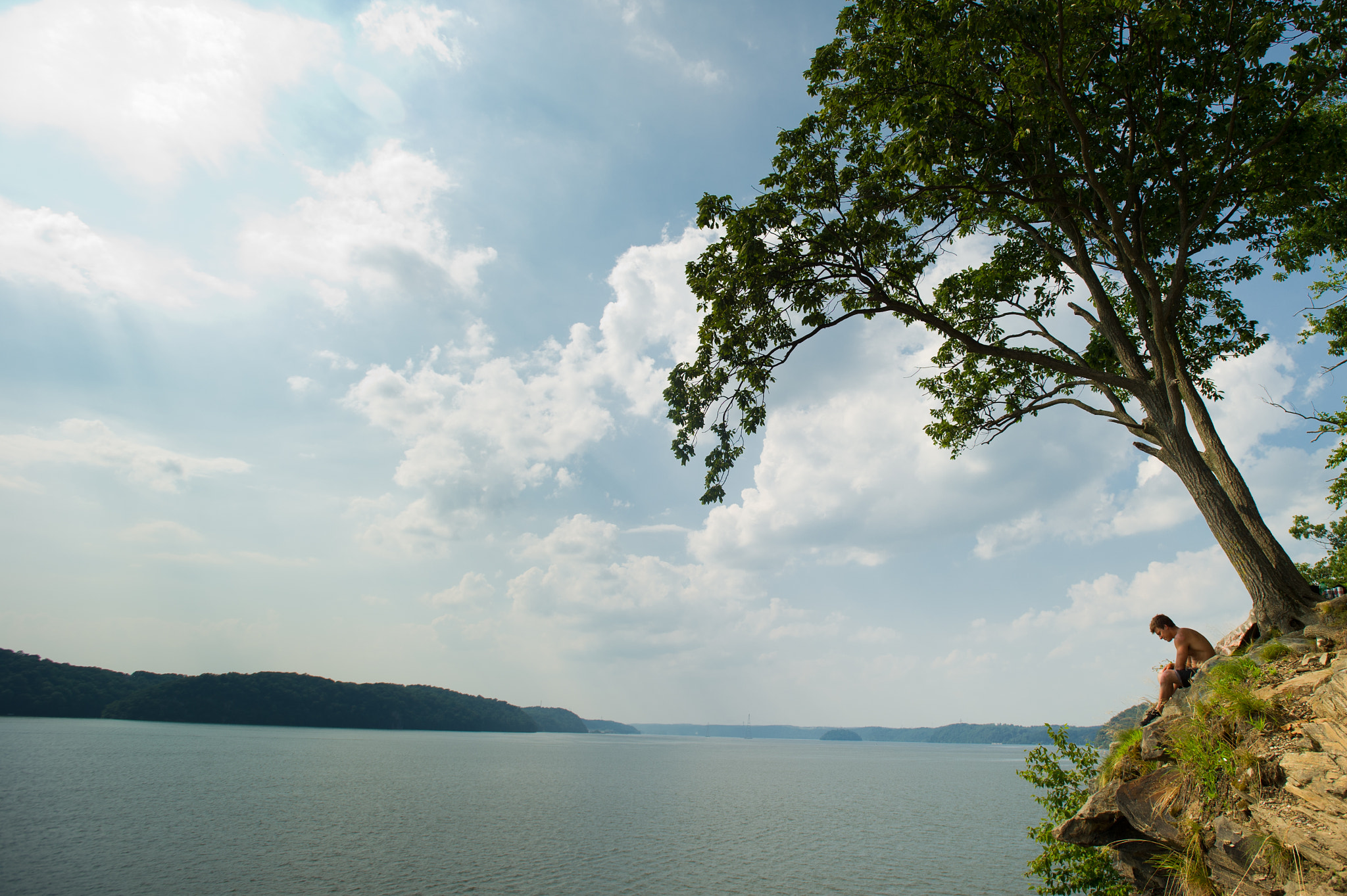 Nikon AF-S Nikkor 17-35mm F2.8D ED-IF sample photo. Cliff diver overlooking peak into the water in maryland near mason dixon line photography